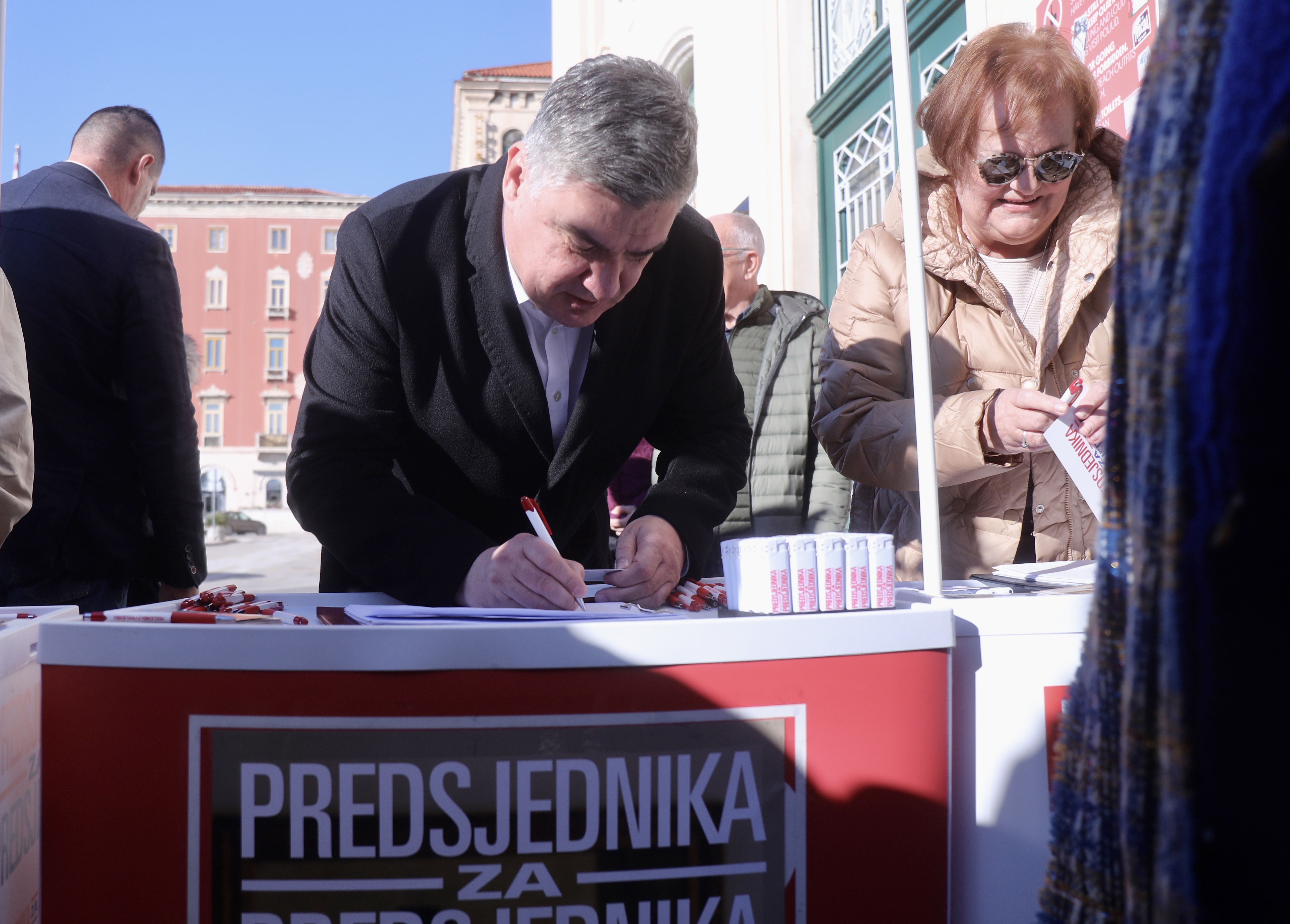 Split: Milanović prikupljao potpise za još jedan mandat za predsjednika Republike Hrvatske