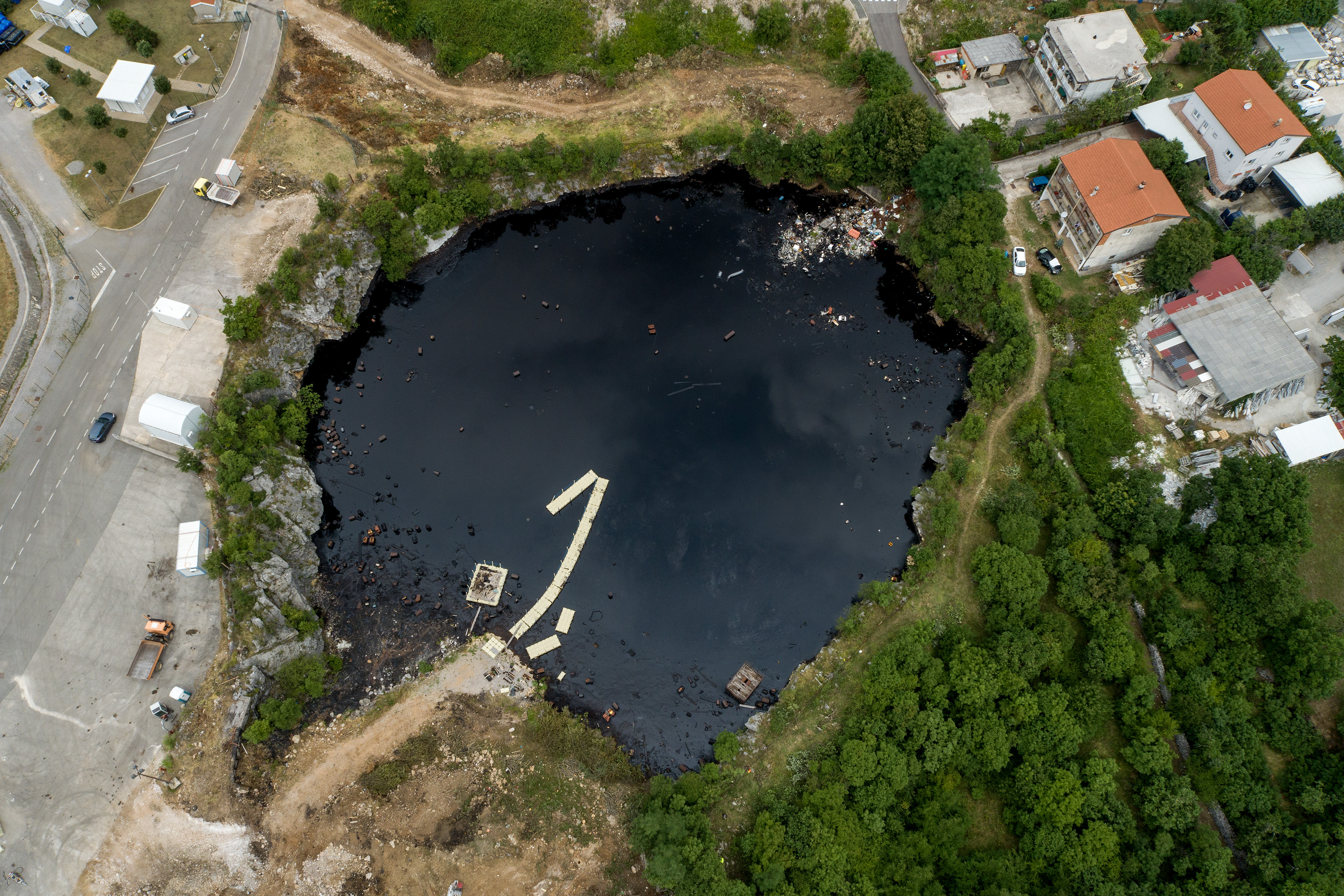 Crna jama u Viškovu u kojoj su više od tri desetljeća odlagali opasan otpad