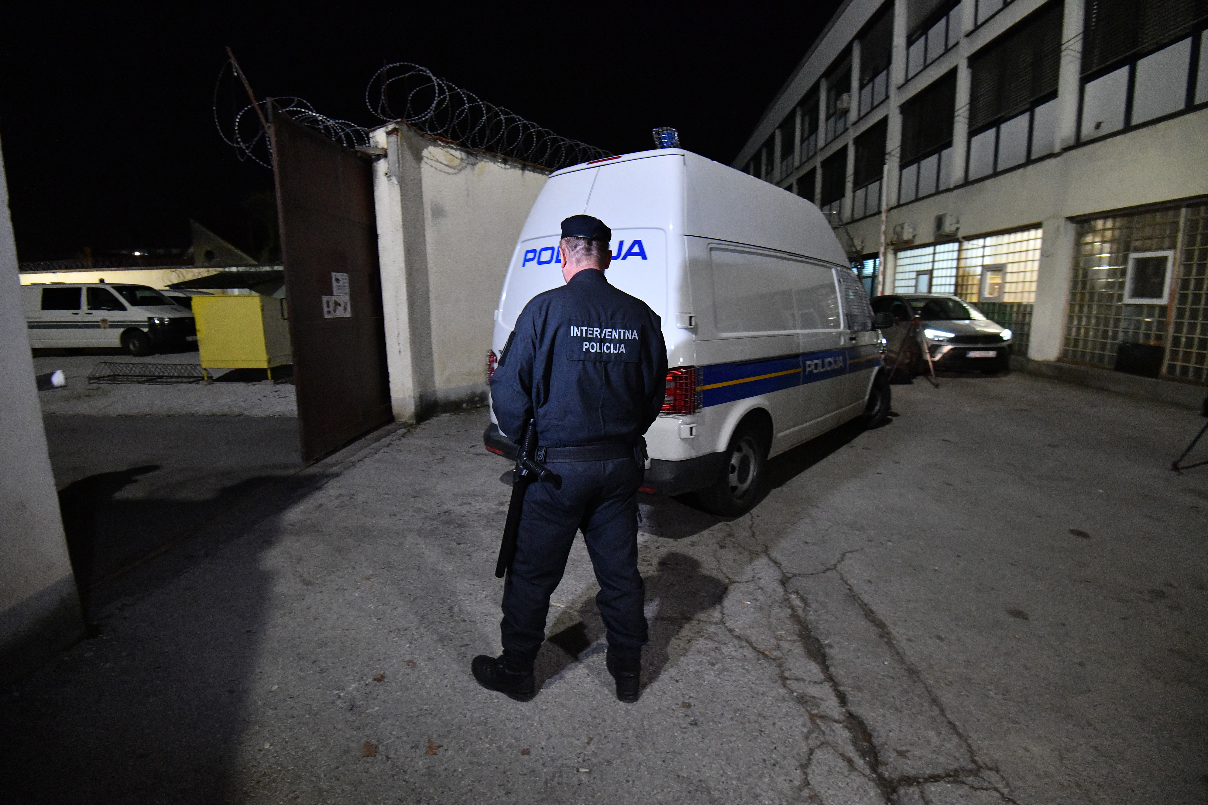 Varaždin: Interventna policija prepratila roditelje  u pritvor