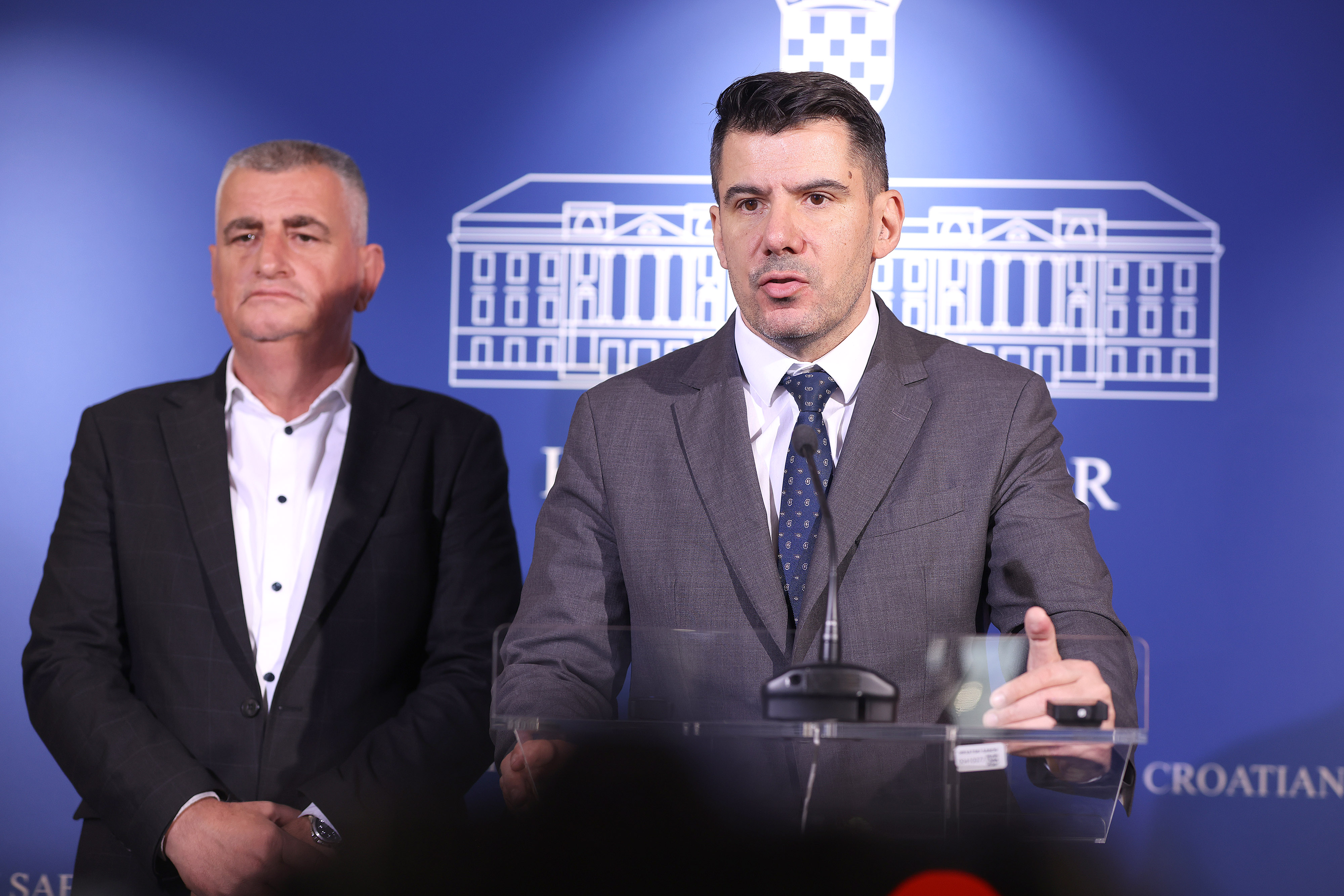 Zagreb: Most o proračunu, opozivu predsjednika Vlade i drugim političkim aktualnostima