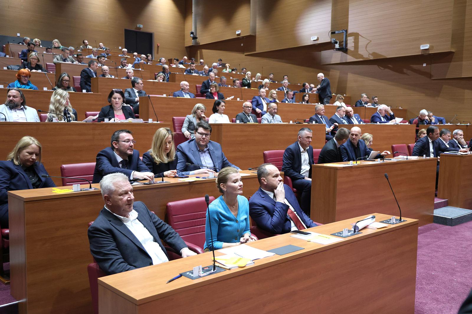 Zagreb: U Saboru pocelo glasovanje