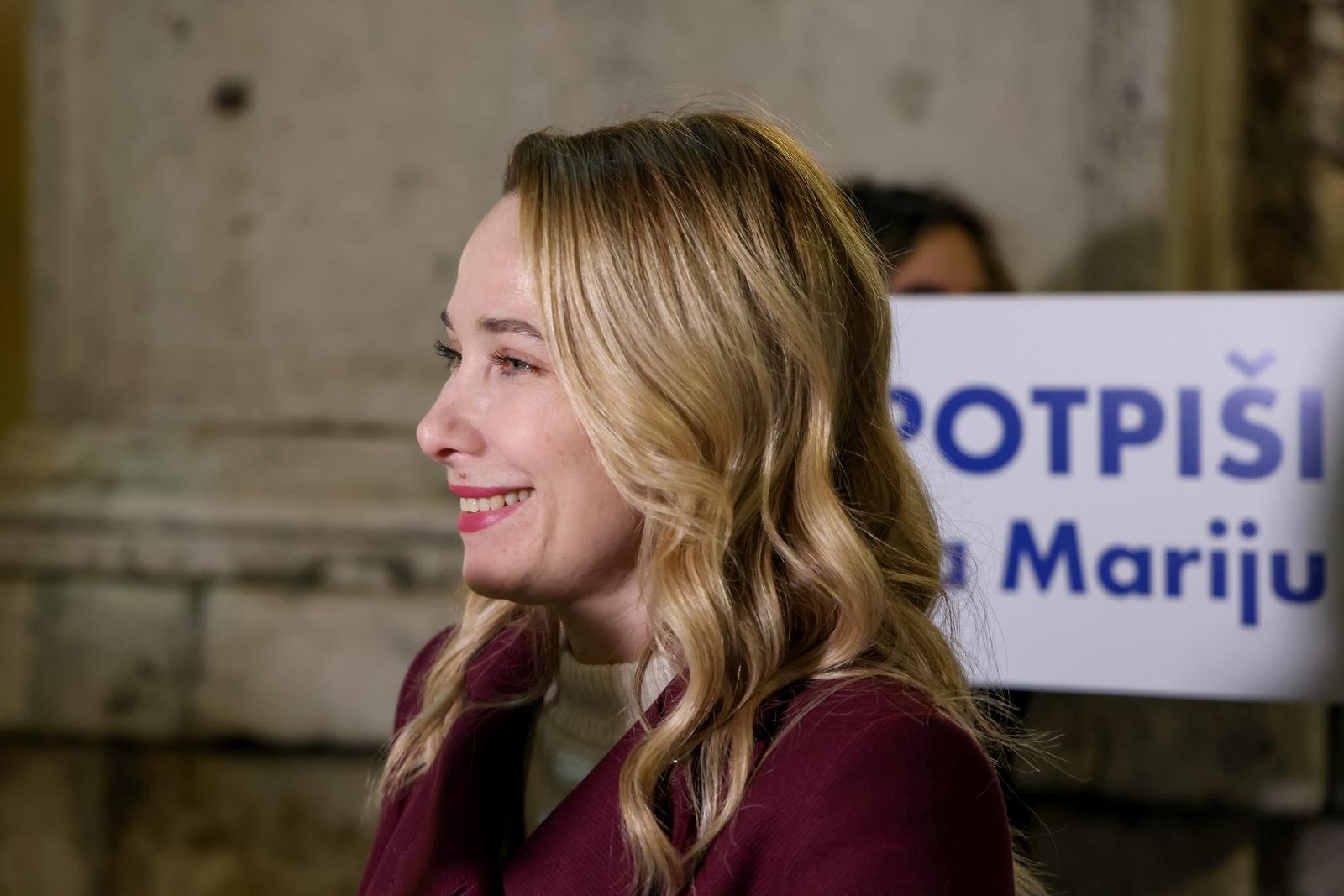 Zadar: Marija Selak Raspudić prisustvovala skupljanju potpisa za predsjedničku kandidaturu