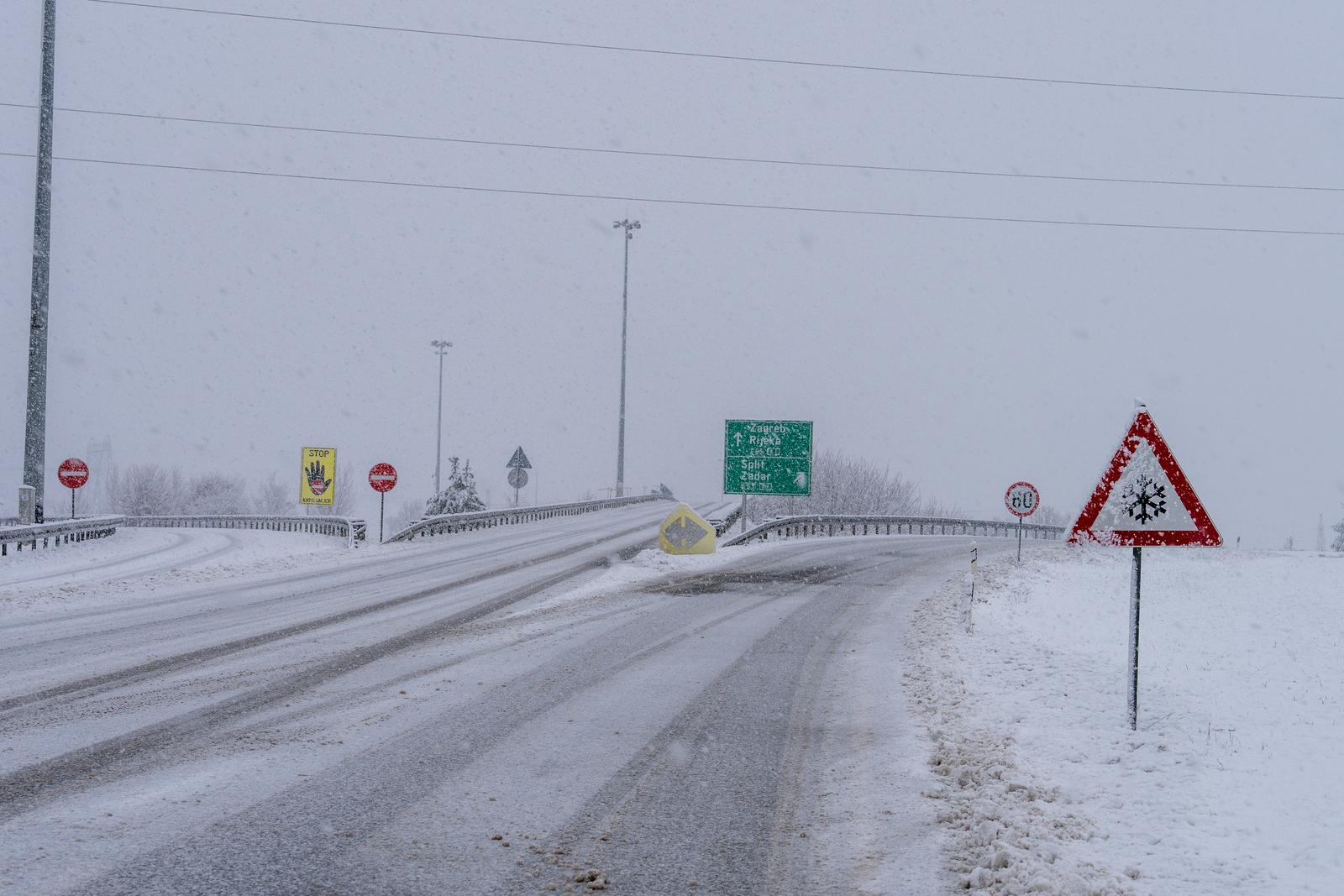 Gospić: Zimski uvjeti na autocesti A1 čvor Gospić