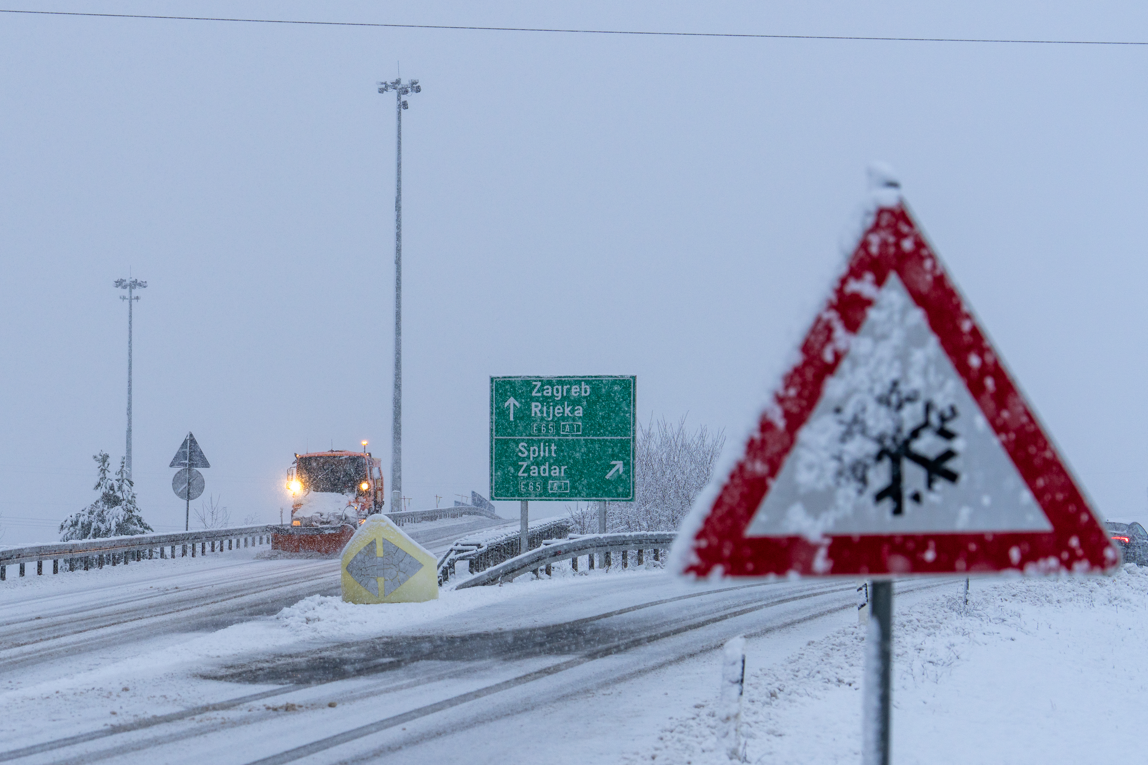 Gospić: Zimski uvjeti na autocesti A1 čvor Gospić
