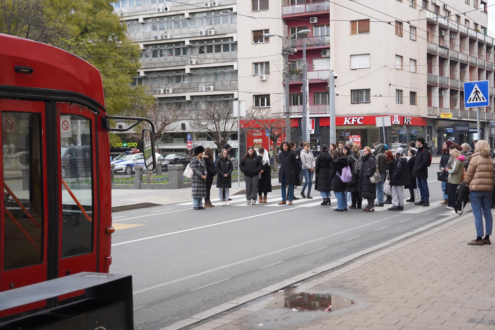 Beograd: Studenti Filizofskog fakulteta blokirali promet u akciji "Zastani Srbijo"
