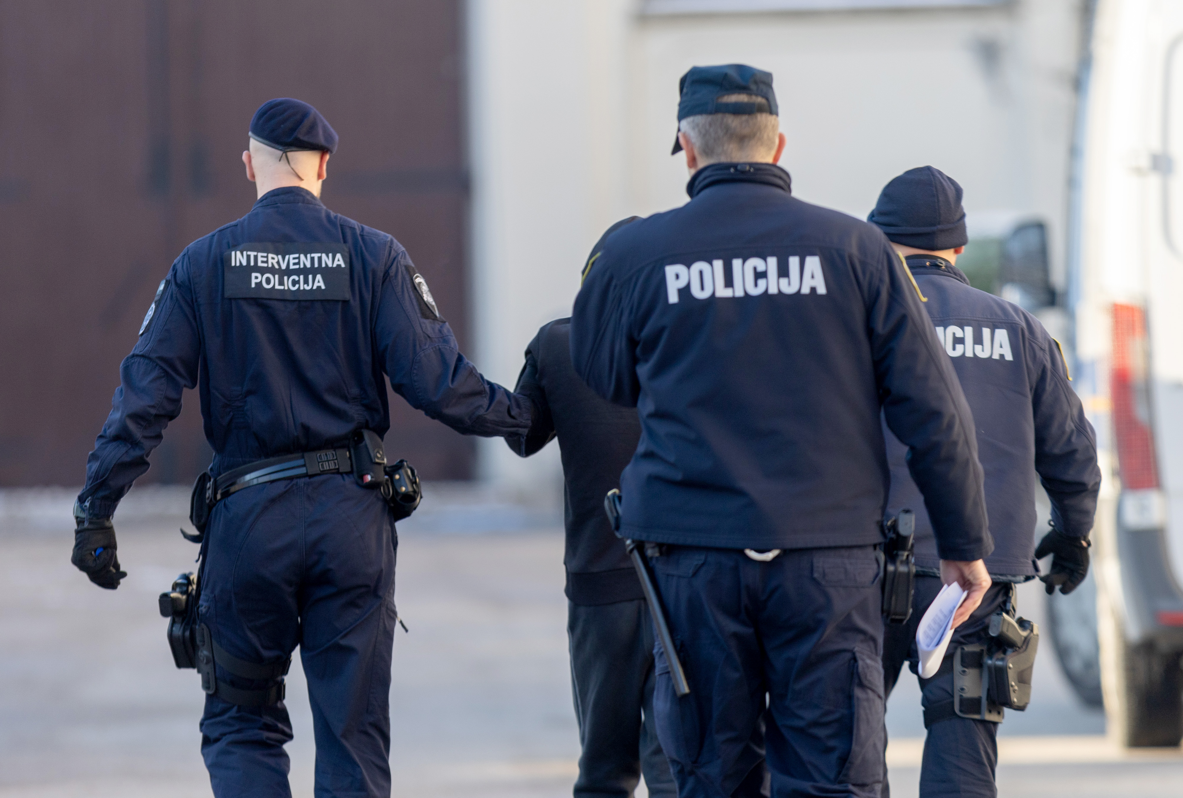 Vukovar: Privođenje Općinskom državnom odvjetništvu osumnjičenih za napad na maloljetnike