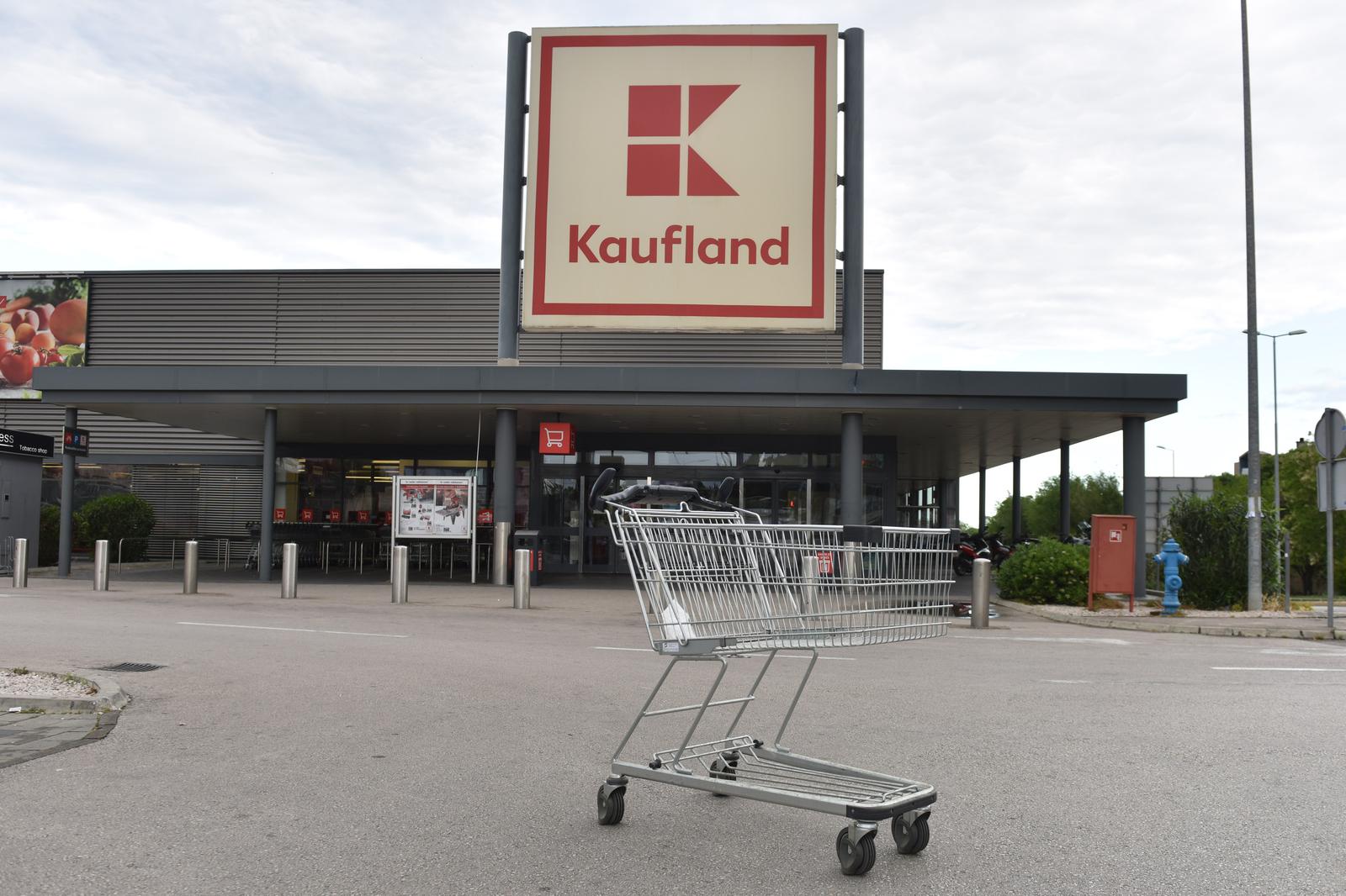 Odlukom Stožera, koja je izazvala dosta prijepora, nedjelja je neradni dan za sve trgovine