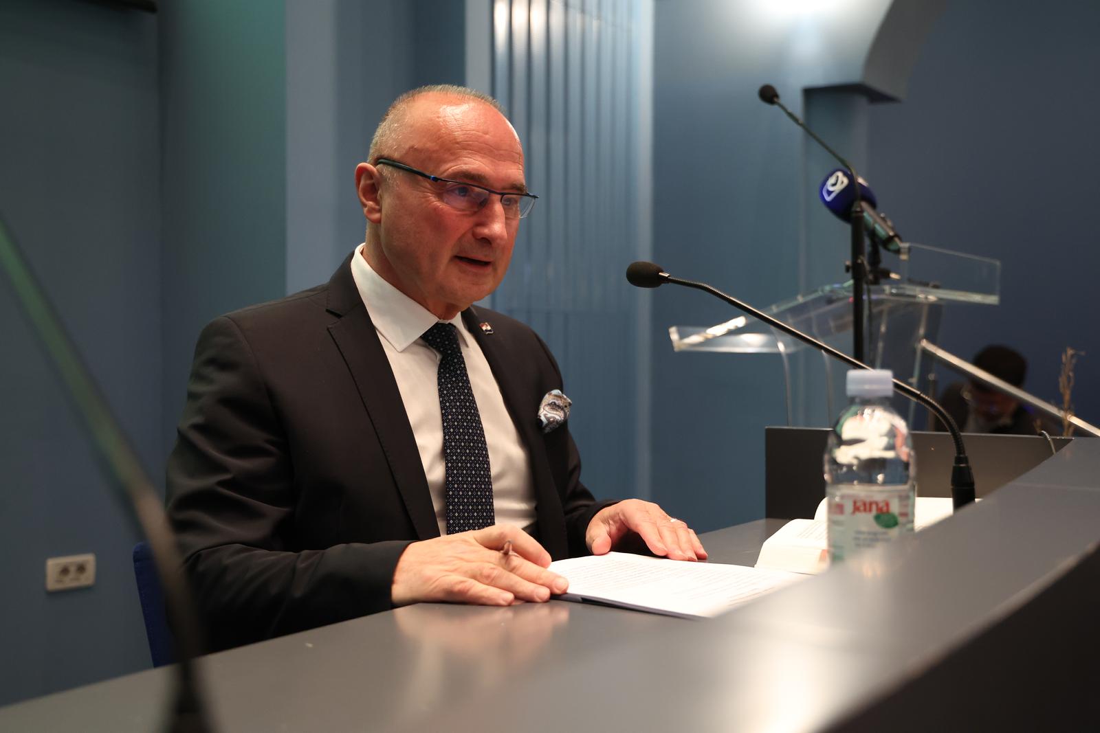 Zagreb: Predstavljanje knjige "Tiha moć, diplomacija Svete stolice" mons. Nikole Eterovića