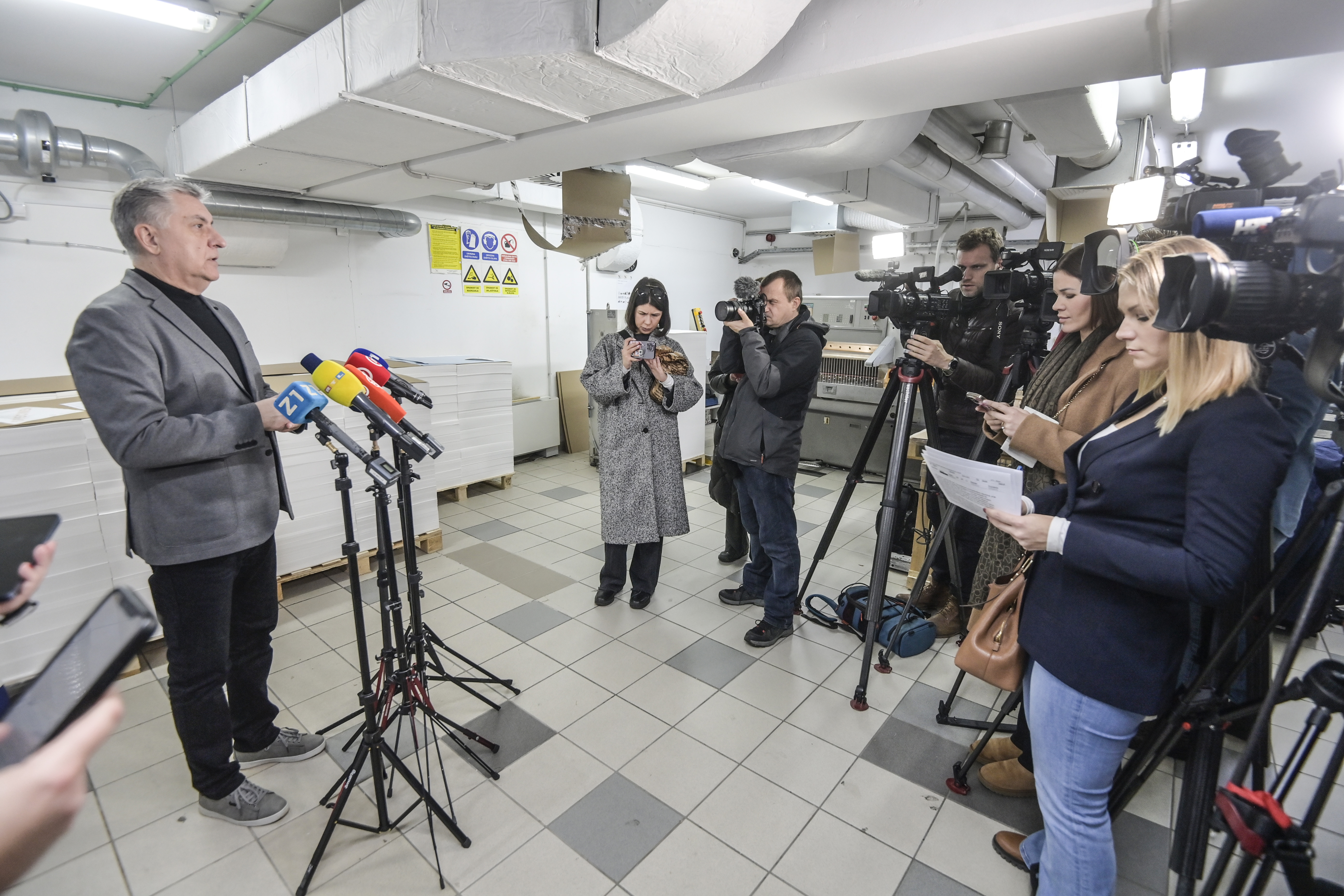 Zagreb: Proces tiskanja listića za predsjedničke izbore 2024. godine u tiskari Narodnih novina