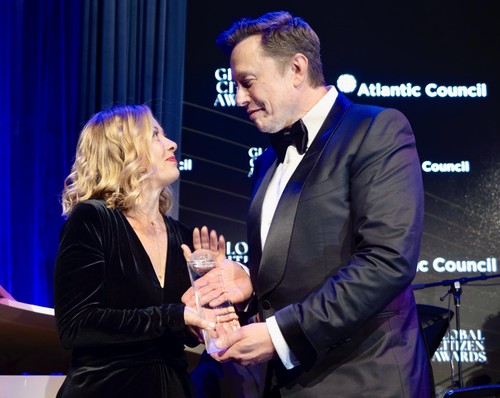 U.S., New York: Prime Minister Giorgia Meloni receives the Global Citizen Awards conferred by the Atlantic Council, presented by Elon Musk