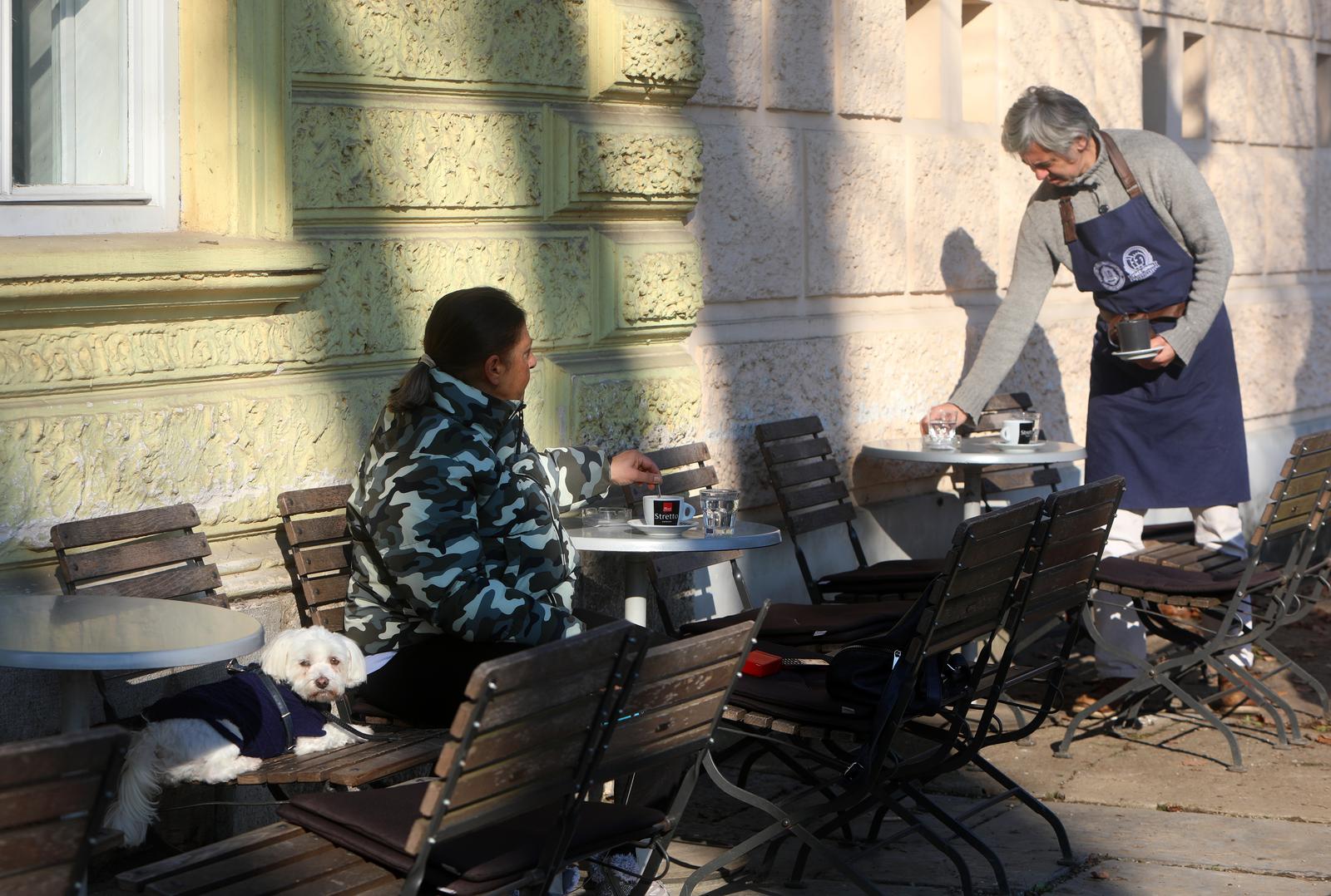 Karlovac: Zubato sunce izmamilo samo najhrabrije građane na terase kafića