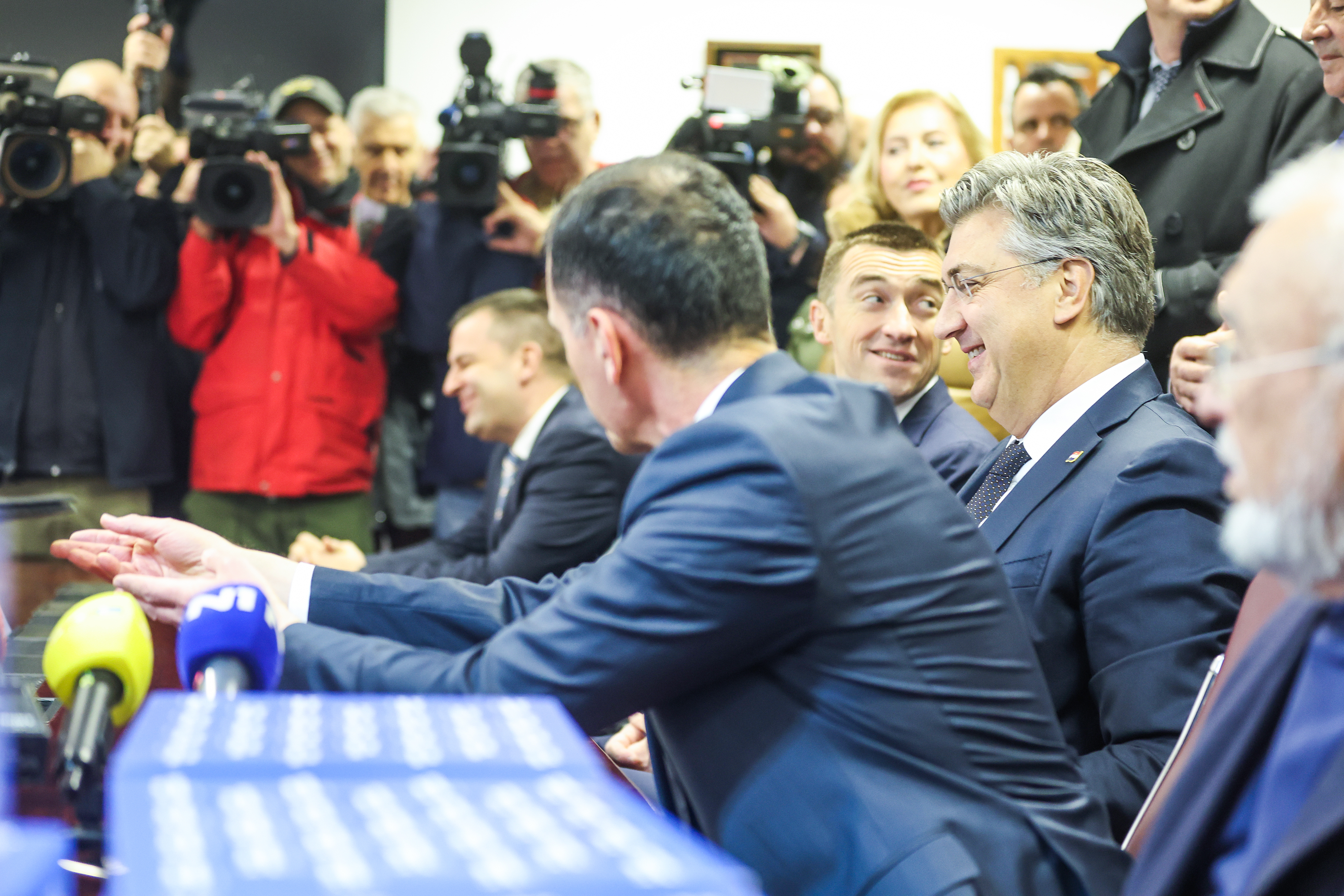 Zagreb: Dragan Primorac predao potpise za kandidaturu na predsjedničkim izborima