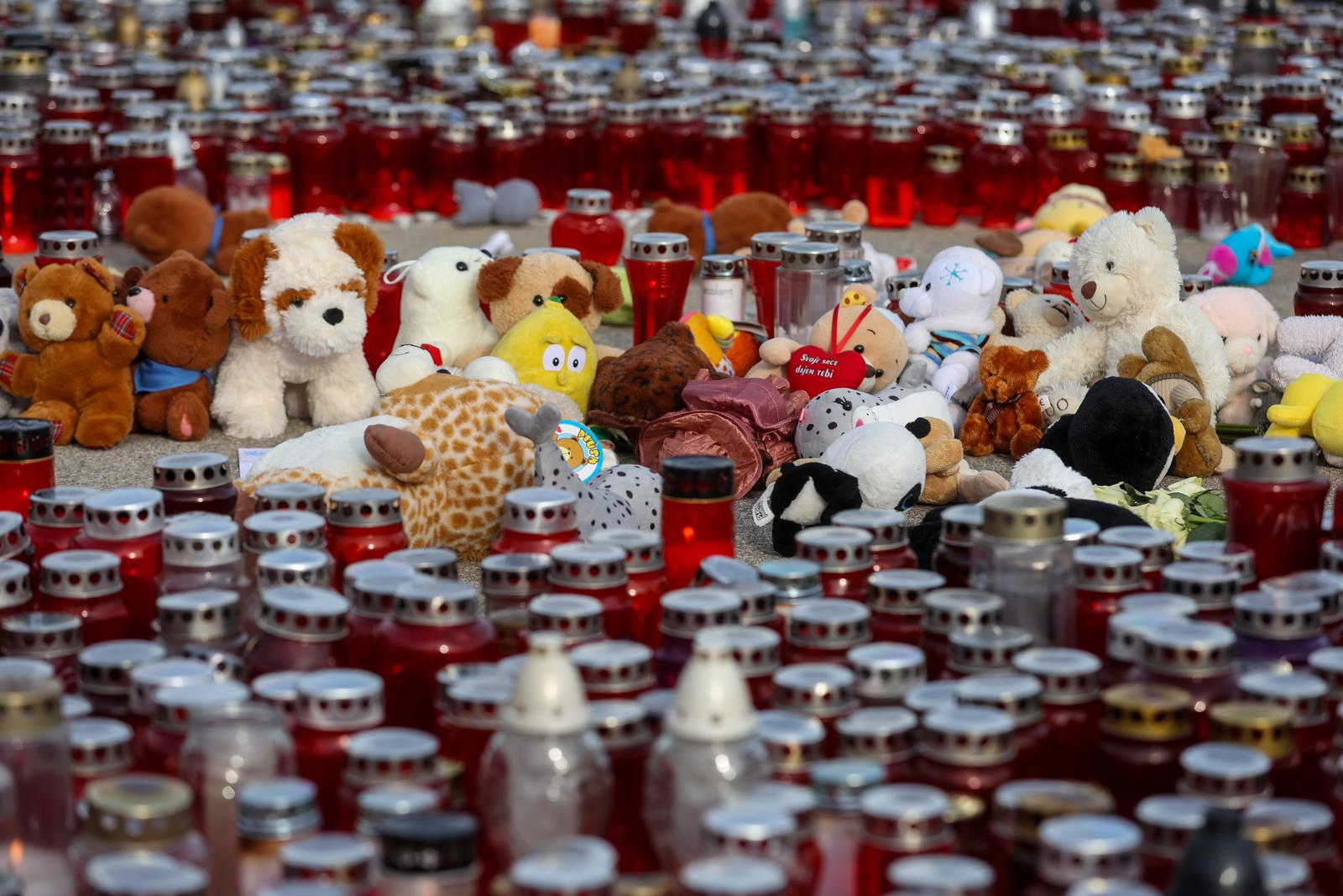 Zagreb: Građani i danas ostavljaju poruke i cvijeće za ubijenog dječaka