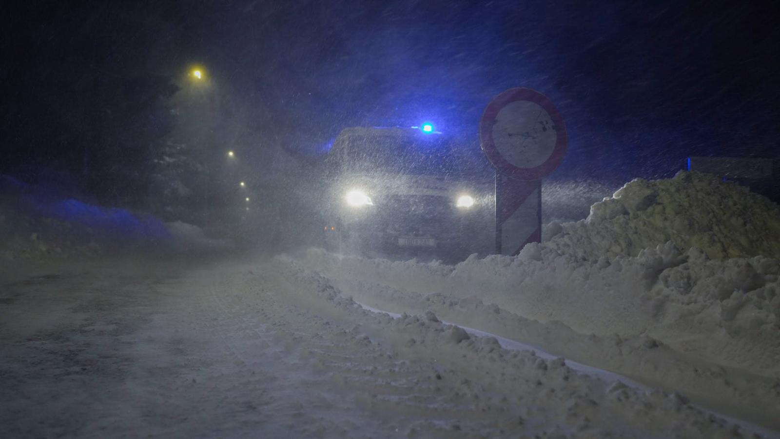 Snježna oluja napravila kaos kod izletišta Macola u Lici