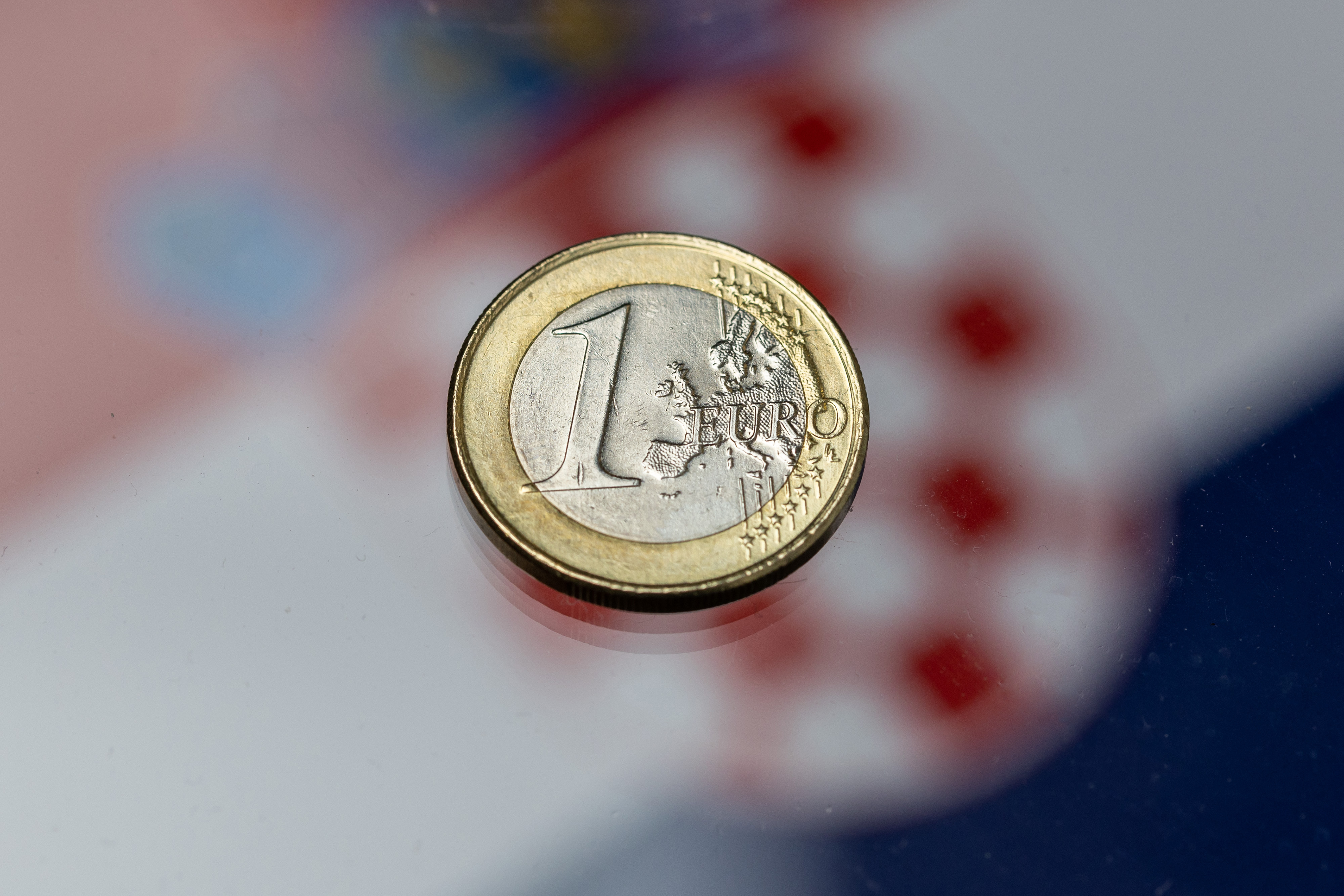 Od 1. siječnja 2023. euro je postao službena valuta u RH