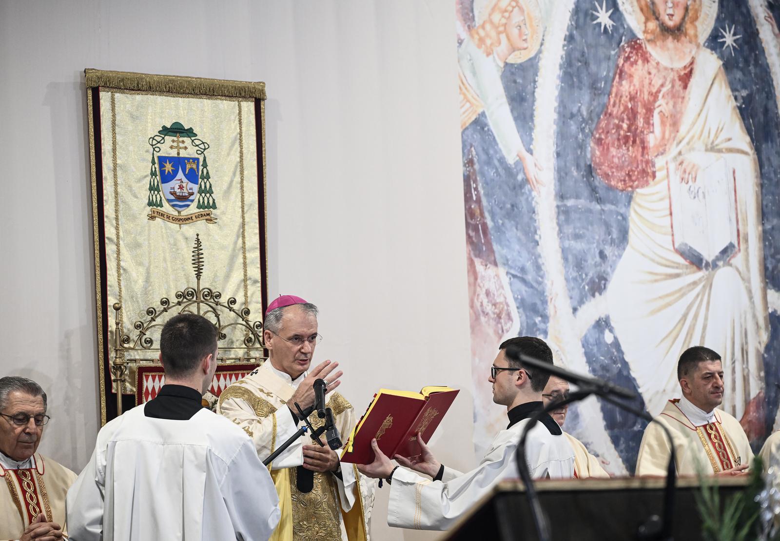 Zagreb: Nadbiskup Kutleša predvodio misu polnocku