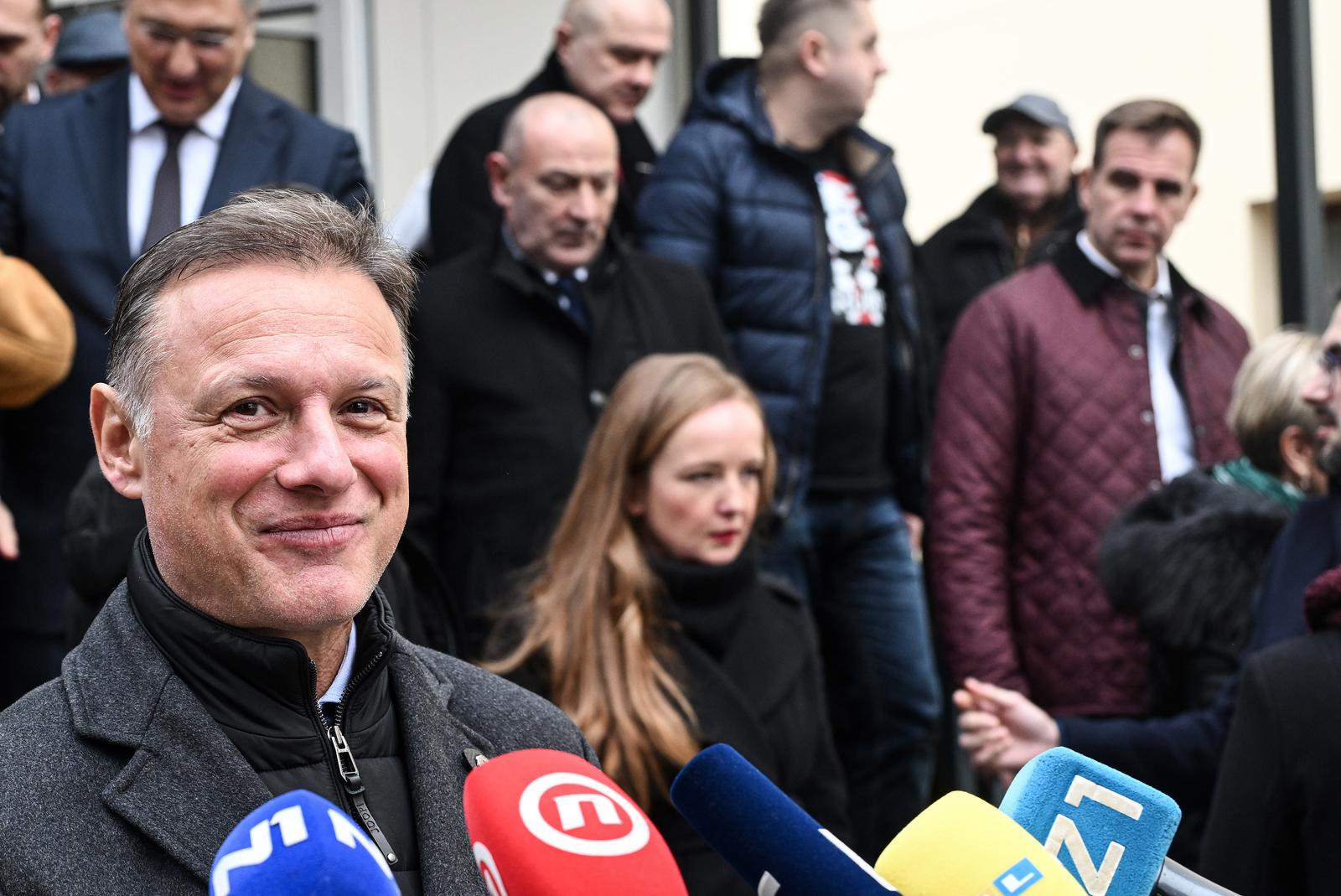 Zagreb: Predsjednik Vlade Andrej Plenković i predsjednik Hrvatskoga sabora Gordan Jandroković nakon mise dali su izjave za medije