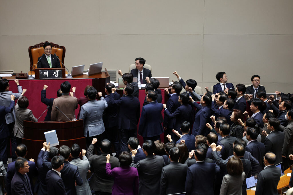 1735289940-2024-12-27T080252Z_297396317_RC2JXBAZT0K7_RTRMADP_3_SOUTHKOREA-POLITICS-1024x683.jpg