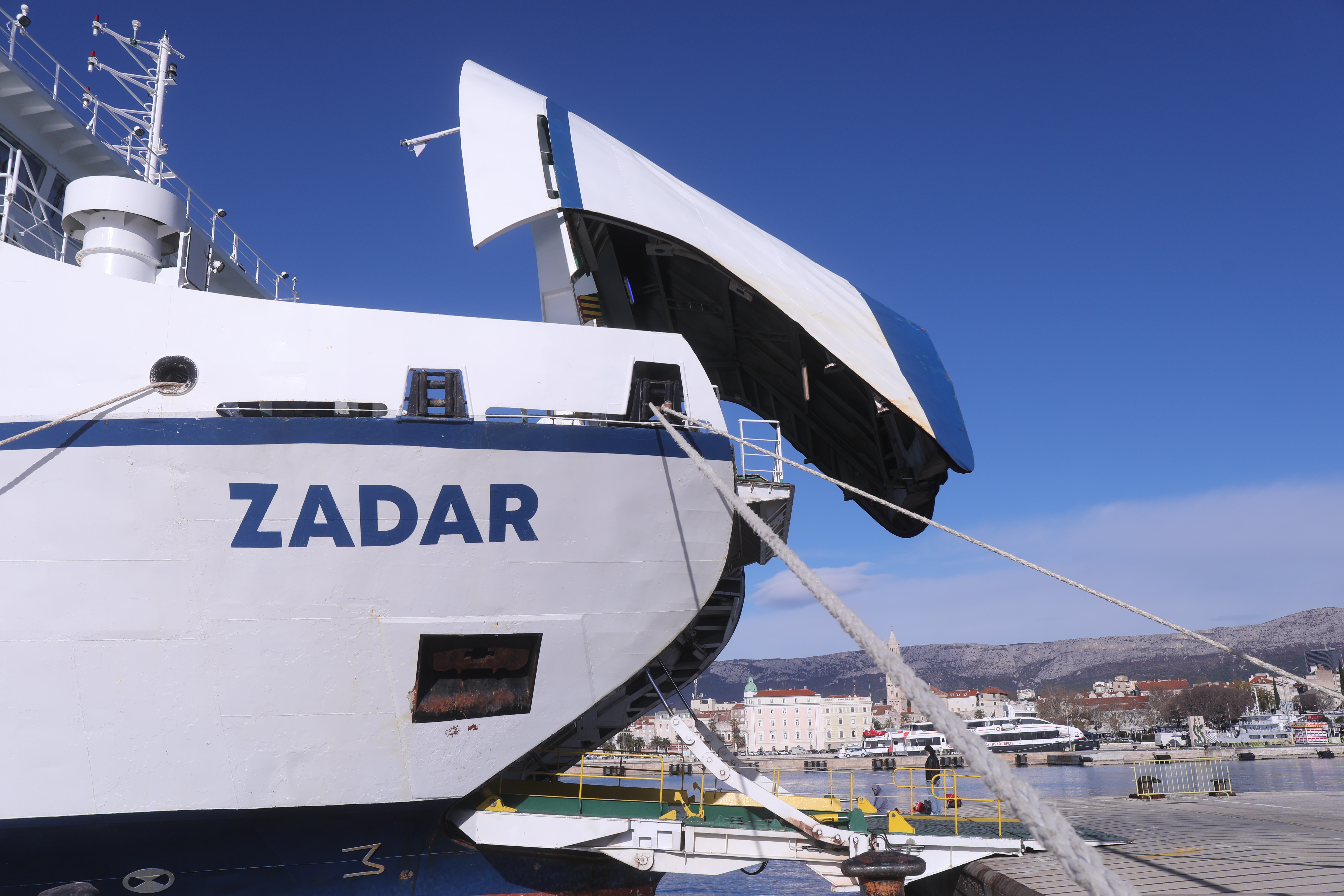 Split: Trajekt Zadar na vezu luke