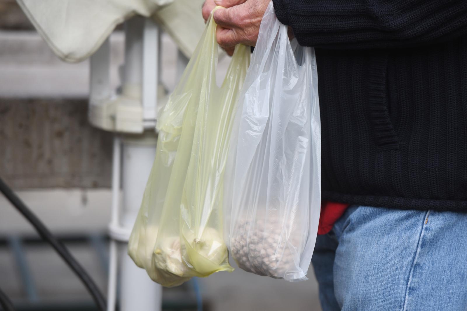 Šibenik: Novim pravilnikom naplaćivat će se lagane vrećice kakve se koriste na tržnici