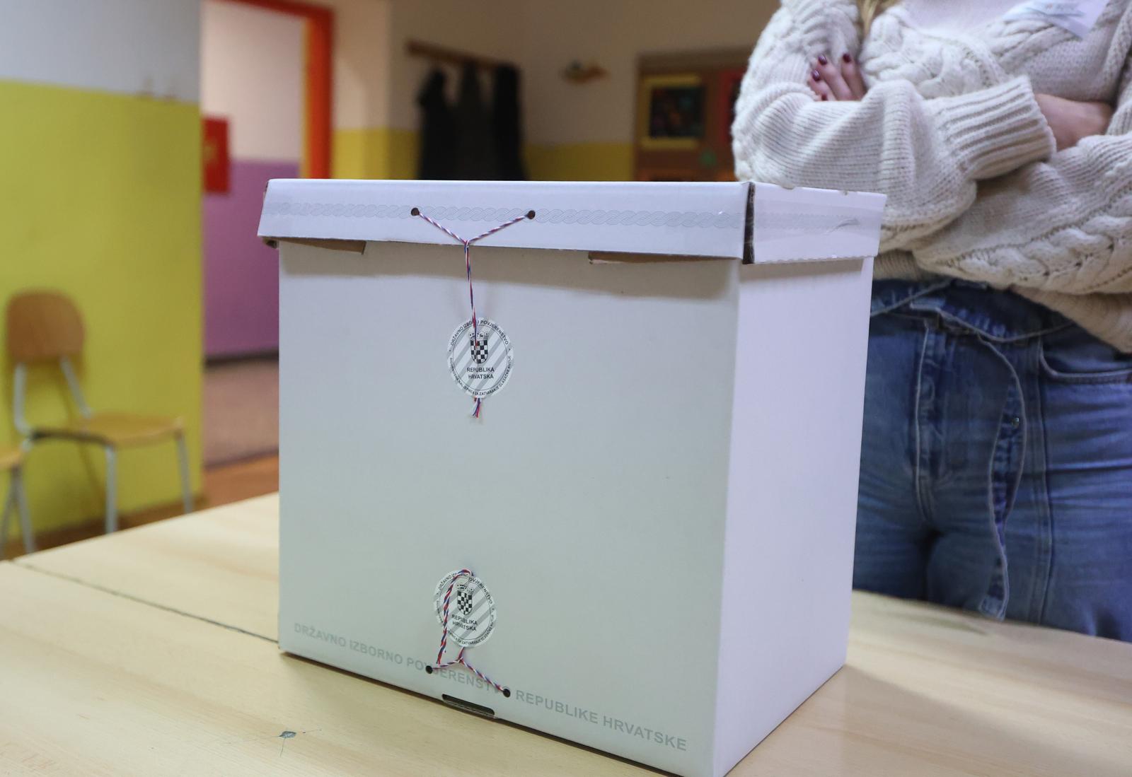 U Šibeniku nakon zatvaranja birališta započelo prebrojavanje glasova