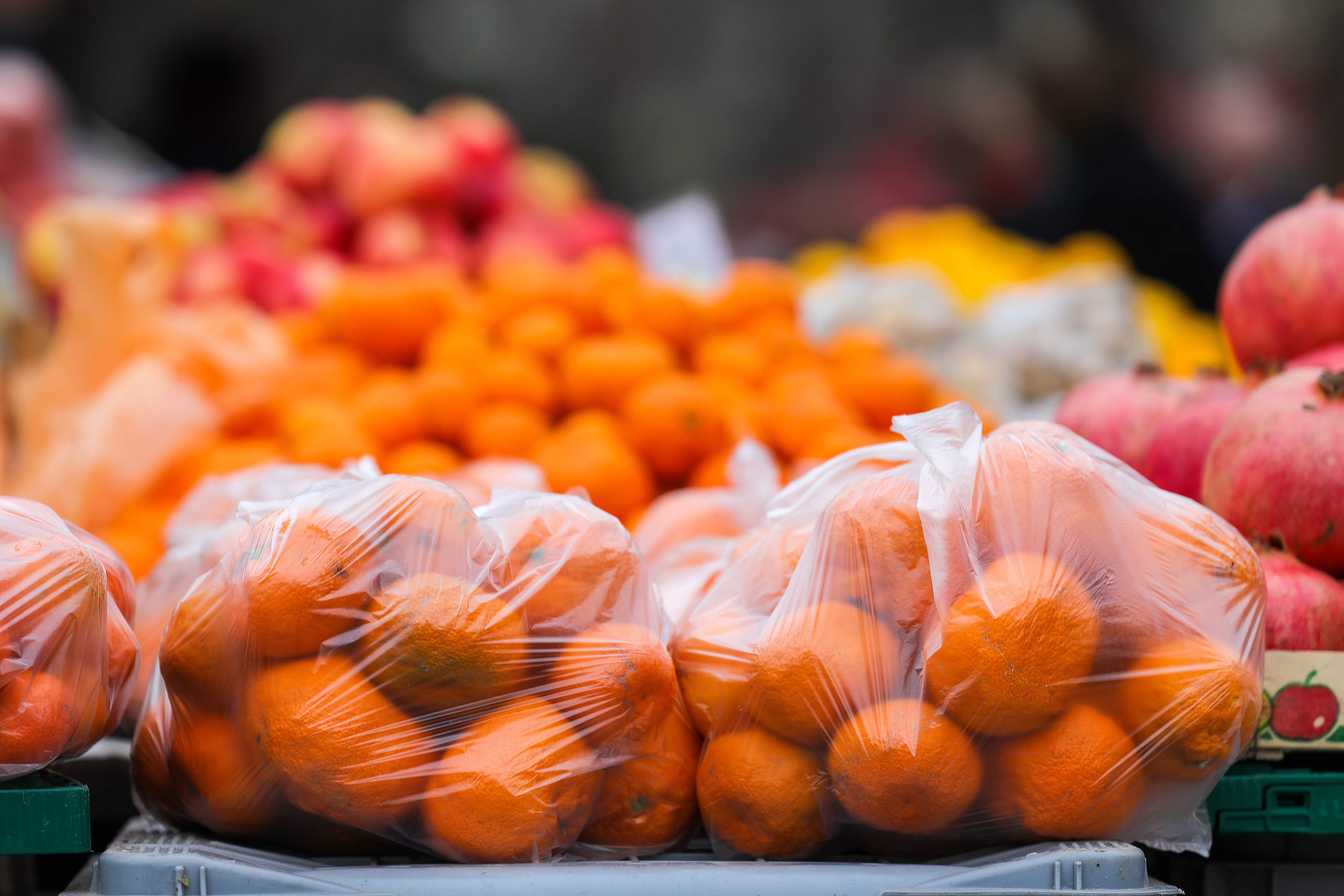 Na snagu je stupila zabrana plastičnih vrećica u Hrvatskoj, na pulskoj tržnici ima ih i dalje