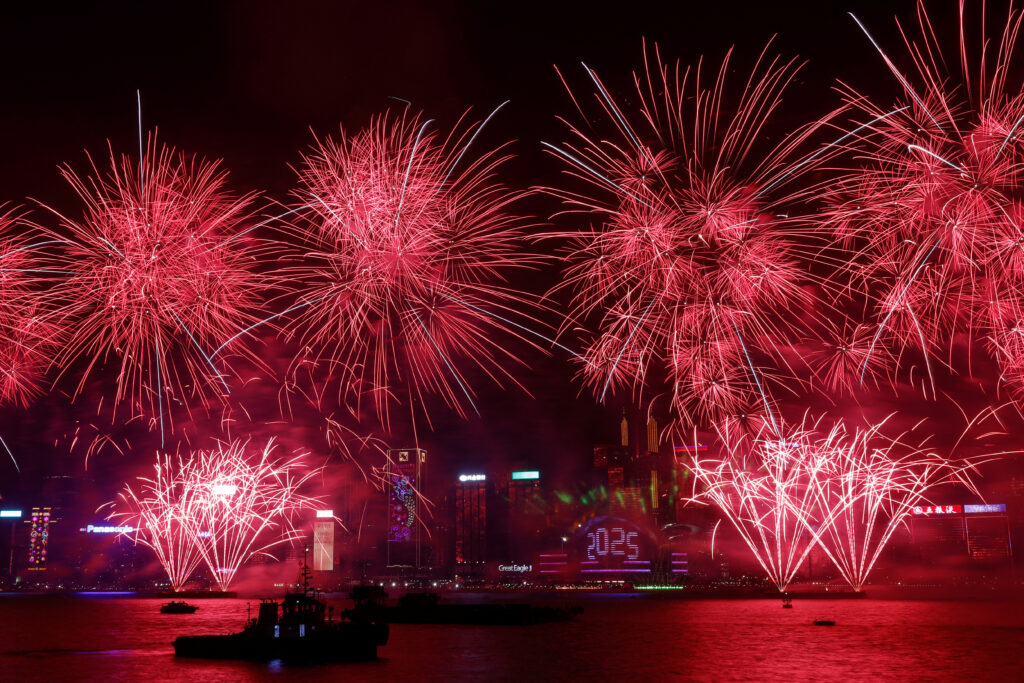 1735663811-2024-12-31T164010Z_1911386078_RC2G0CA7SZ90_RTRMADP_3_NEW-YEAR-HONGKONG-FIREWORKS-1024x683.jpg