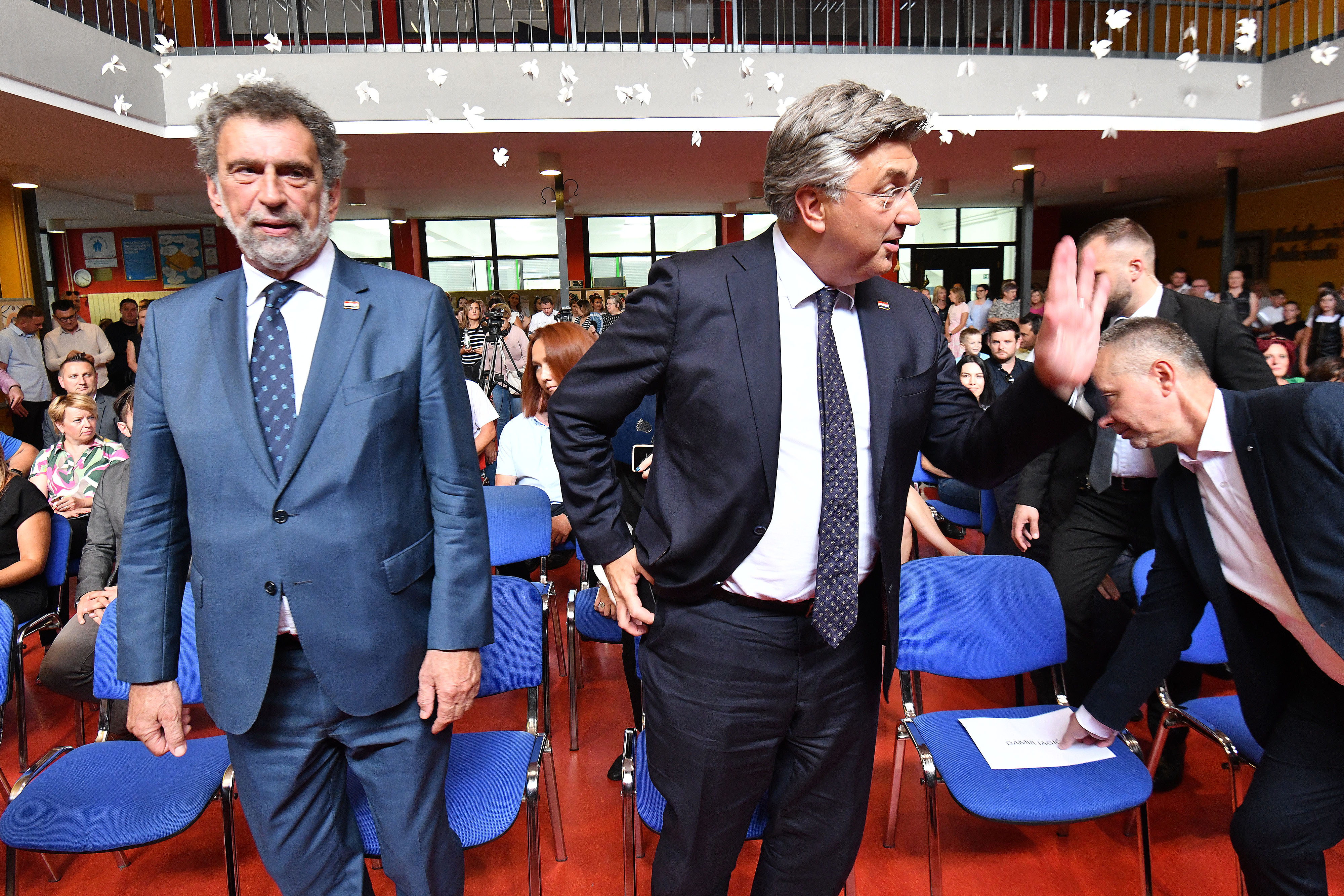 Ivanec: Andrej Plenković na postavljanju kamena temeljca za radove na rekonstrukciji i dogradnji OS Ivana Kukuljevica Sakcinskog