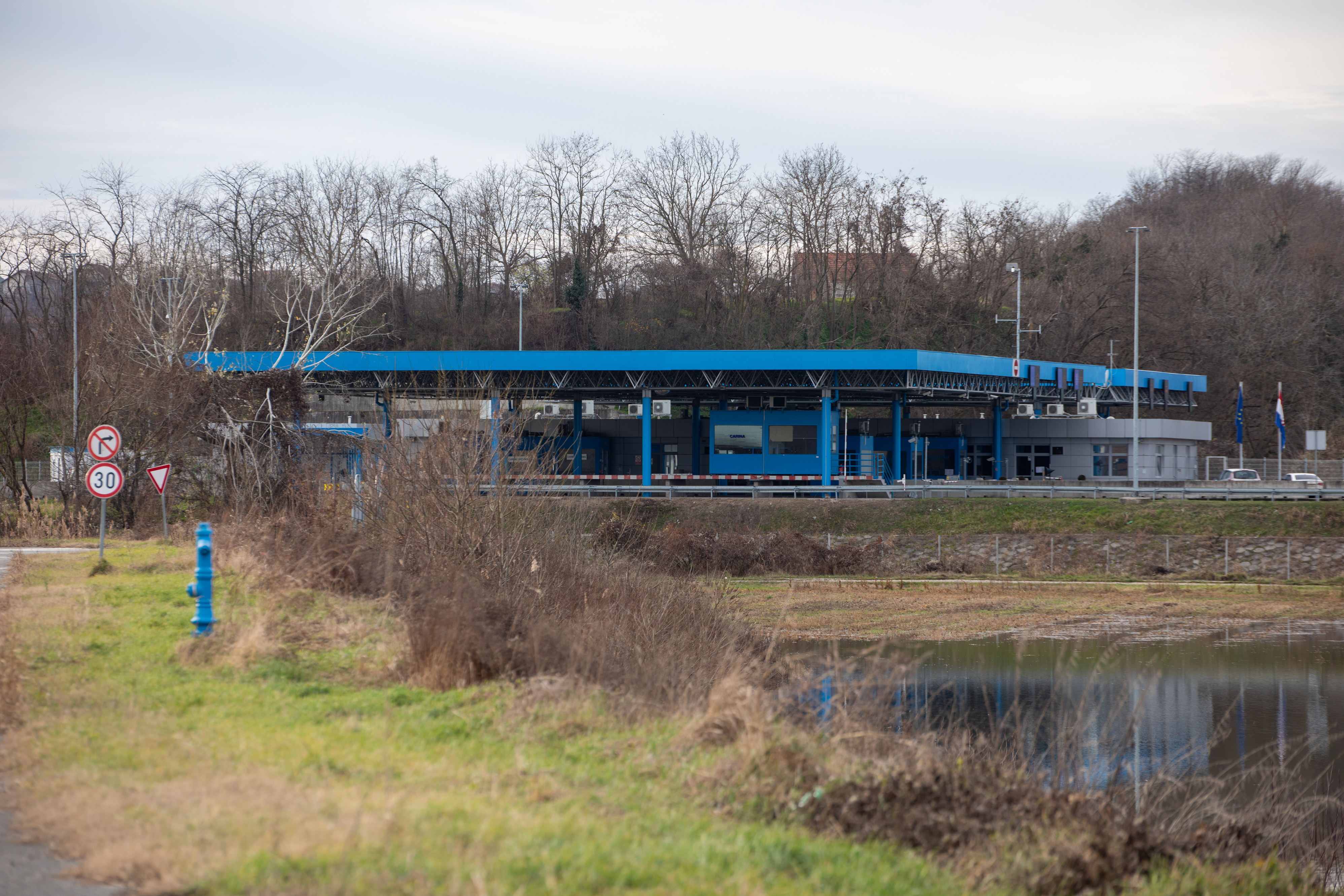 Brod udario u most na granici sa Srbijom, zatvoren granični prijelaz