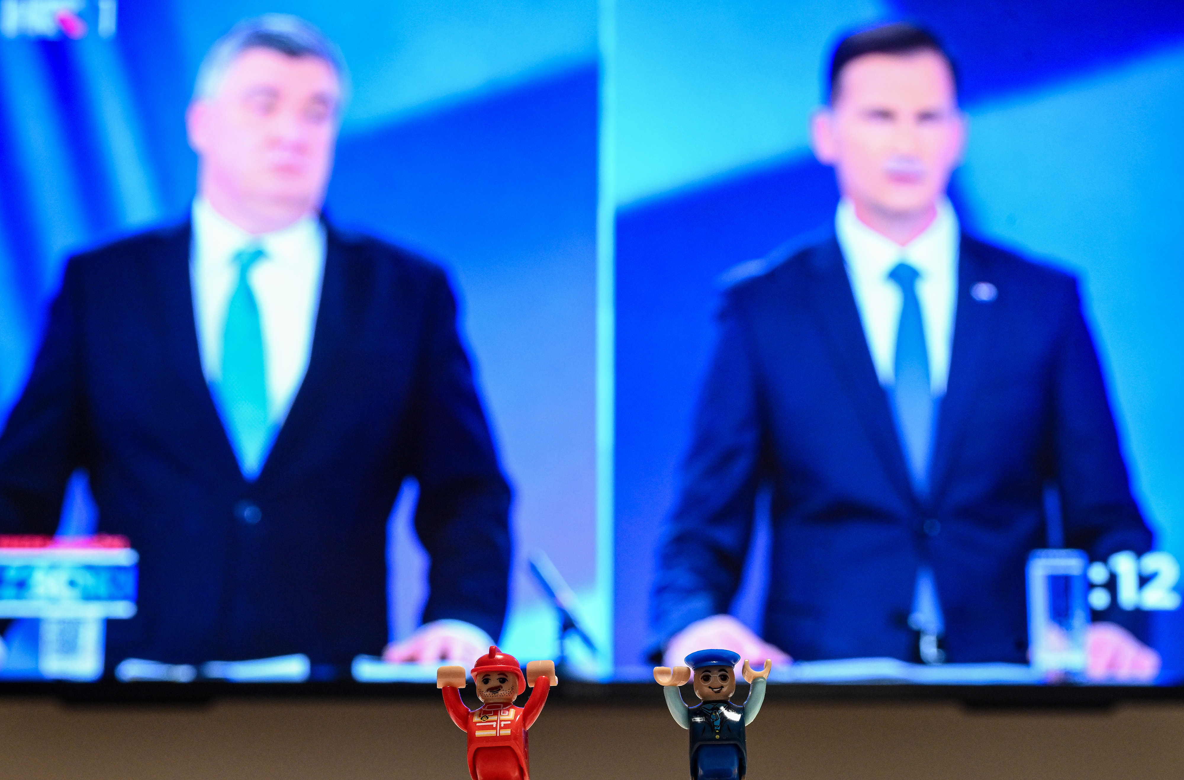 Zagreb: Praćenje sučeljavanja predsjedničkih kandidata Zorana Milanovića i Dragana Primorca na HRT-u