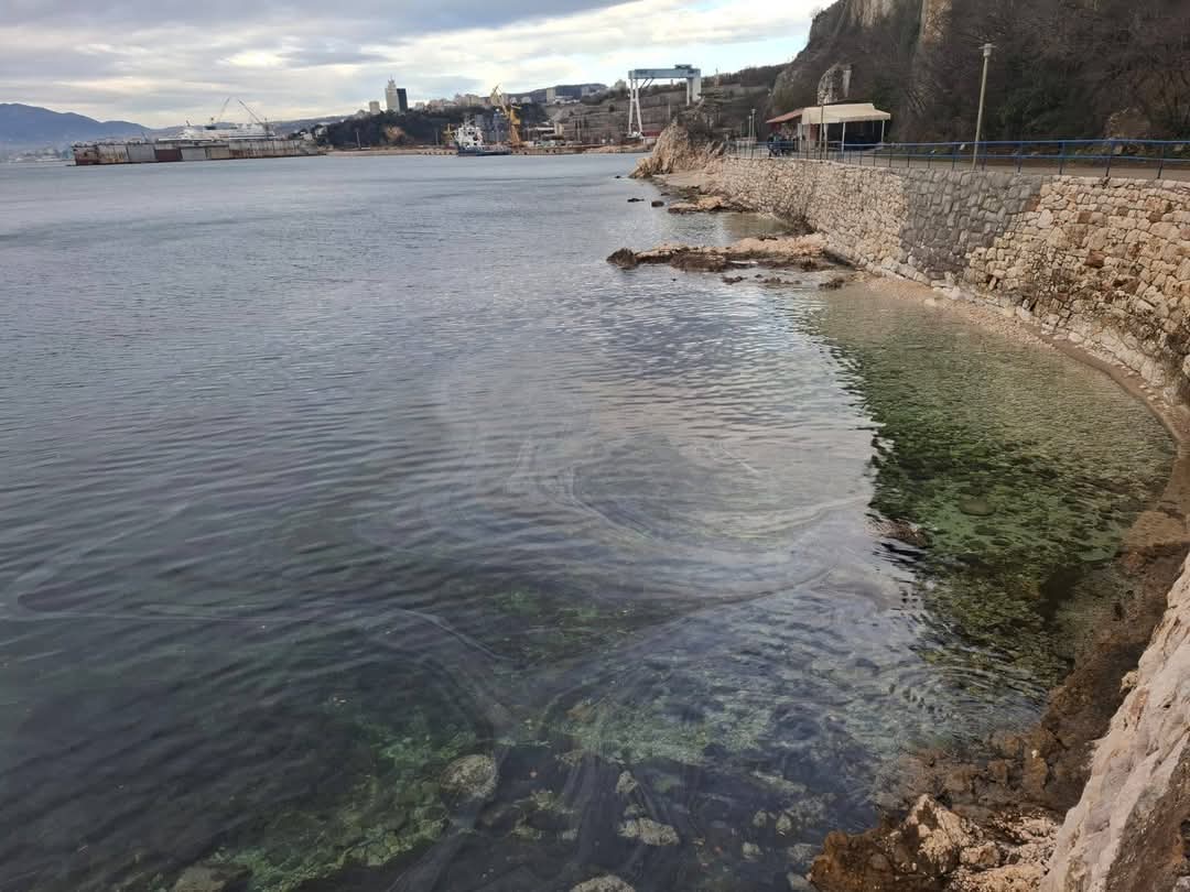 Kostrena, zagađenje, naftne mrlje