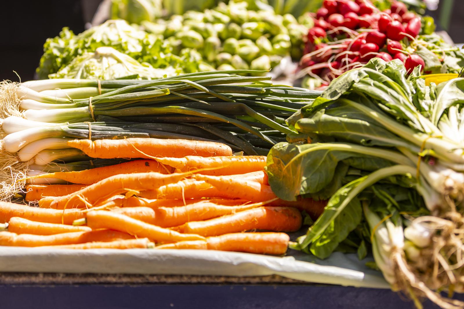 Ponuda voća i povrća na splitskoj tržnici