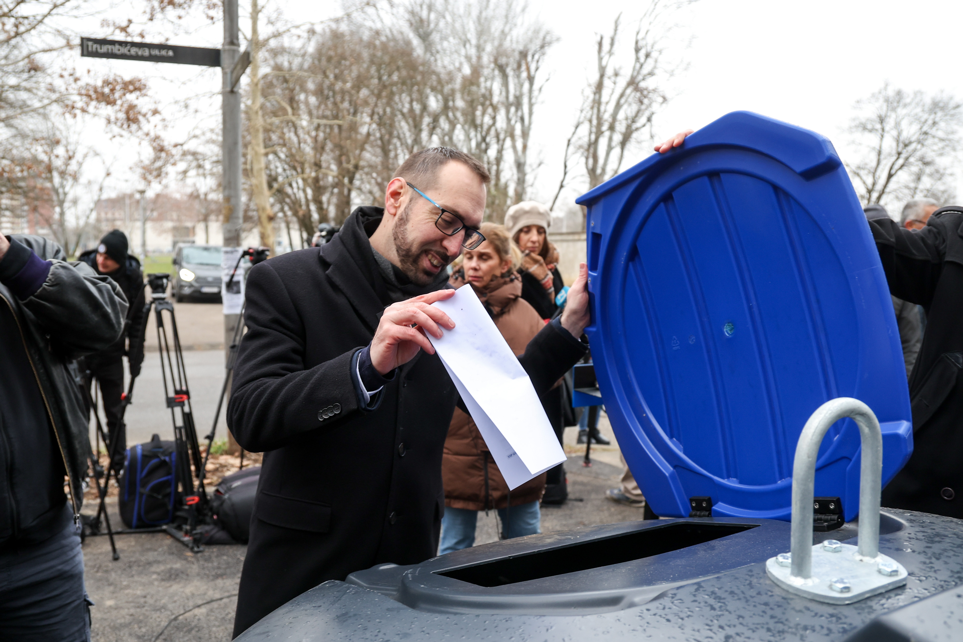 Zagreb: Tomašević i zamjenici obišli ugrađene polupodzemne spremnike u Zapruđu