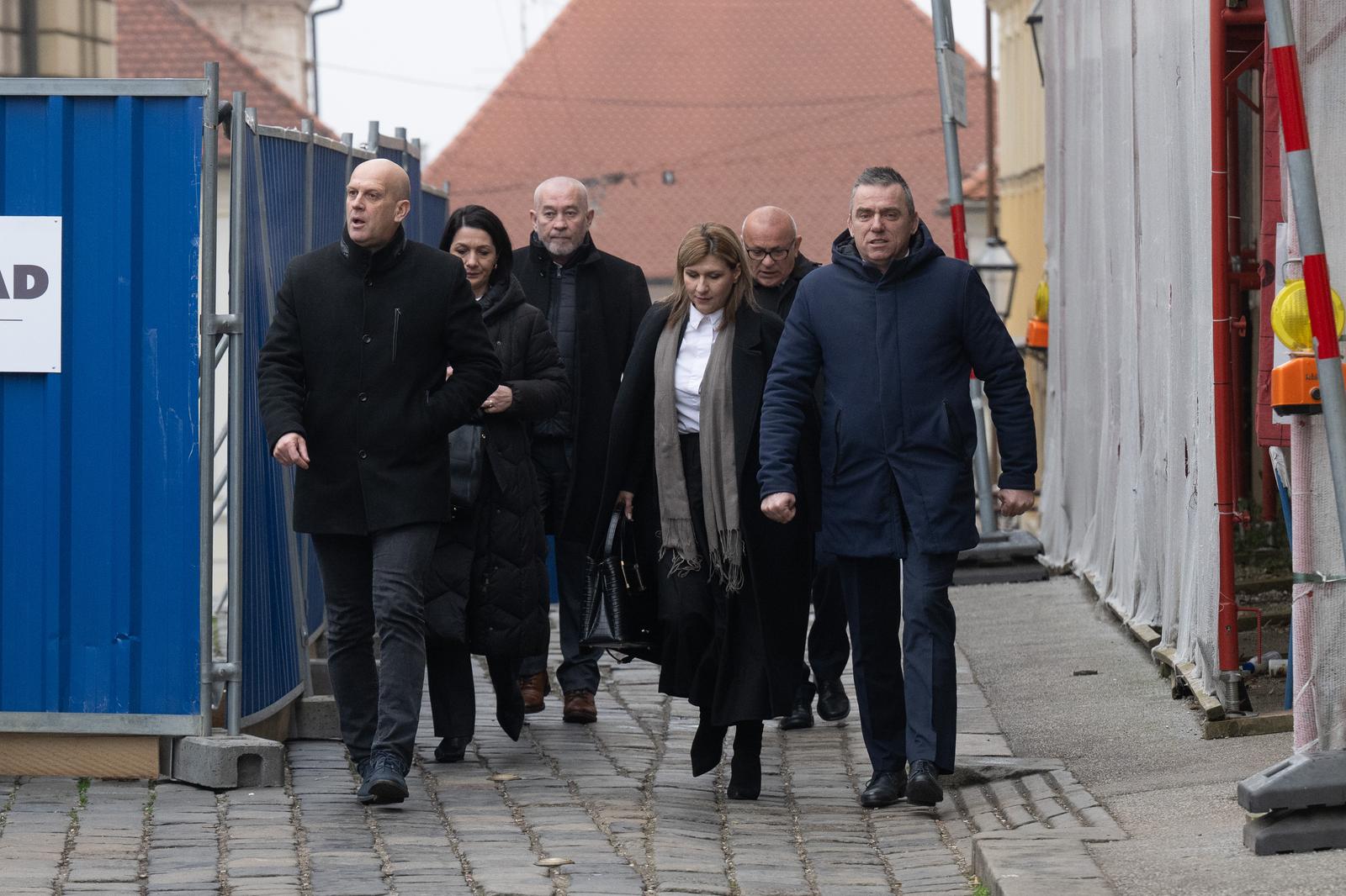 Zagreb: Dolazak članova parlamentarne većine na sastanak u Vladu