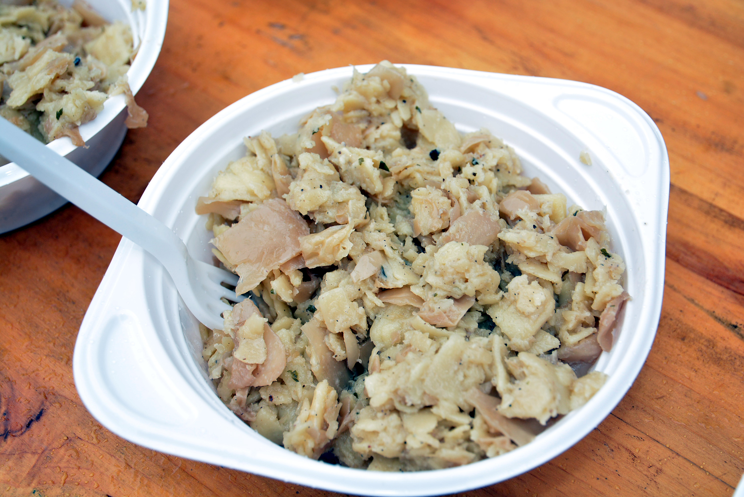 Bjelovar: Priprema i podjela porcija krpica sa zeljem