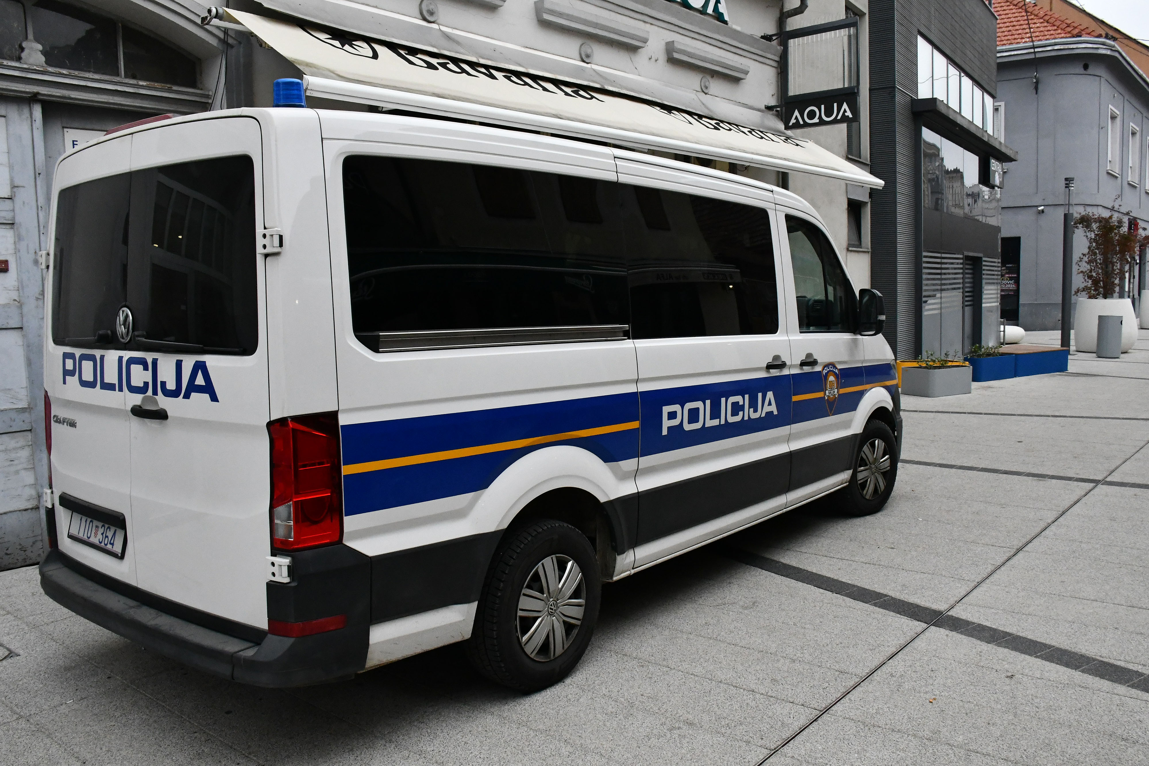 Slavonski Brod: Tijekom akcije interventne policije uhićena najmanje jedna osoba