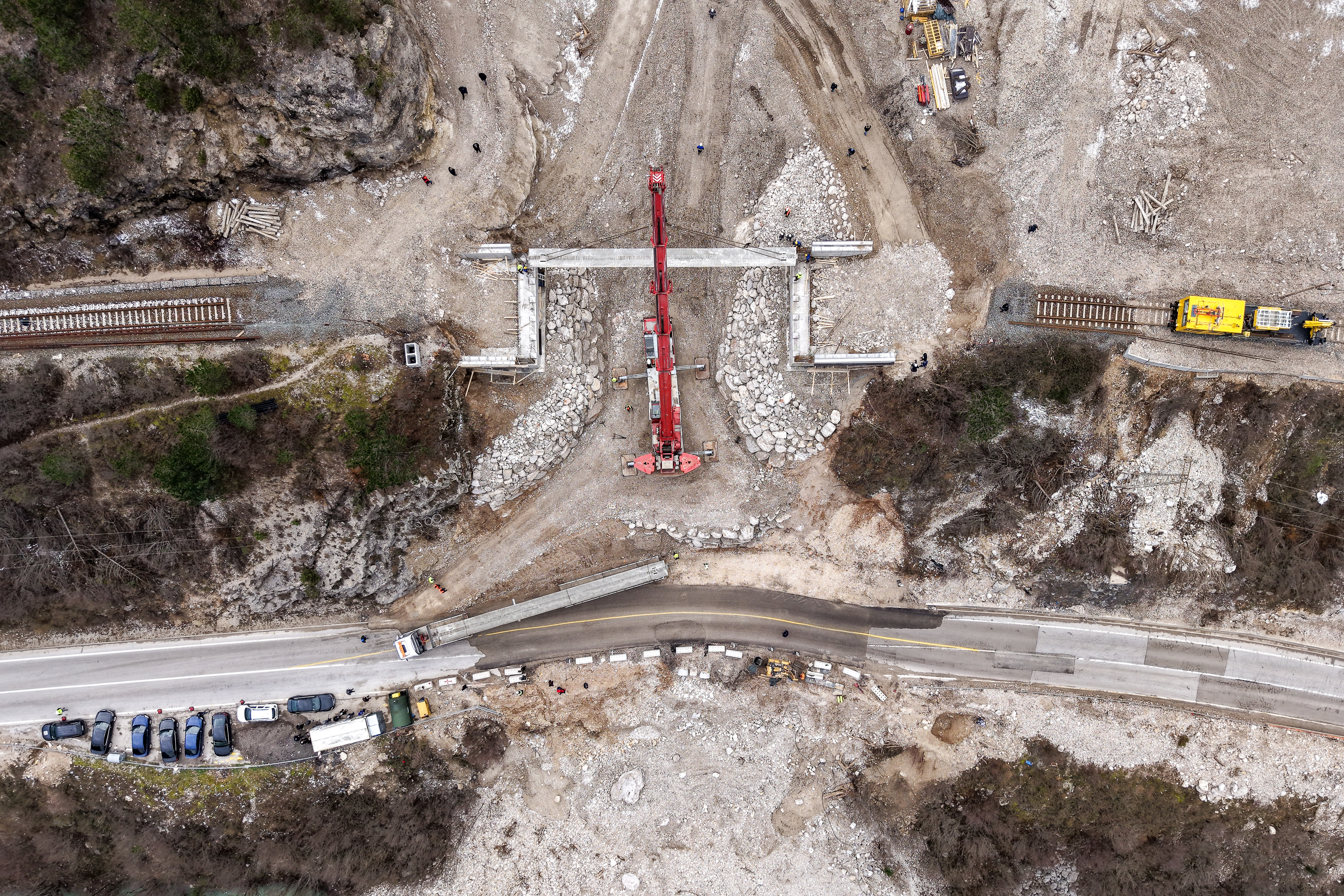 Pogled iz zraka na gradilište Komadinovo Vrelo u Donjoj Jablanici gdje traju radovi na sanaciji pruge