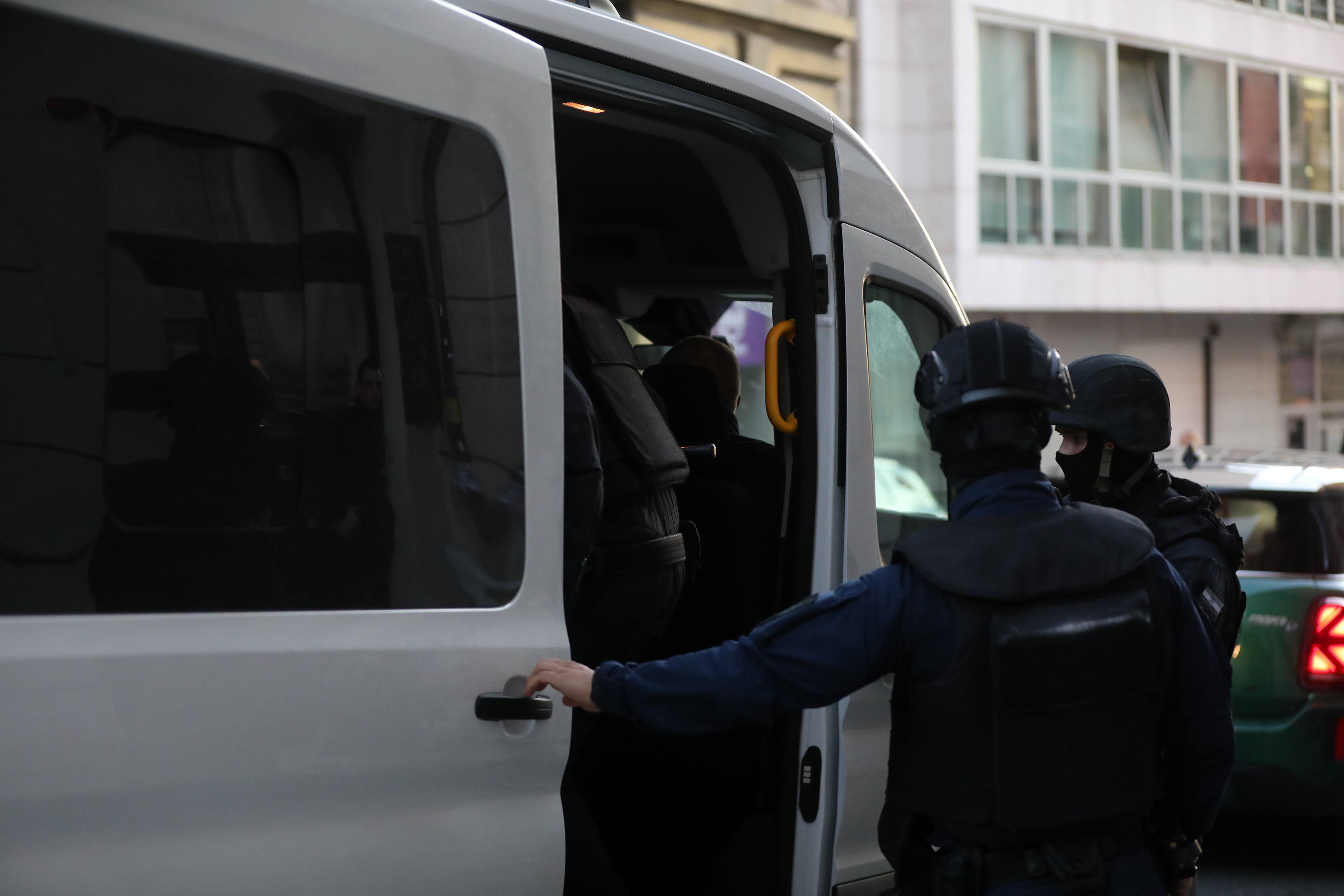 Rijeka: Osumnjičenik za trgovinu drogom izlazi iz USKOK-a u pratnji policije