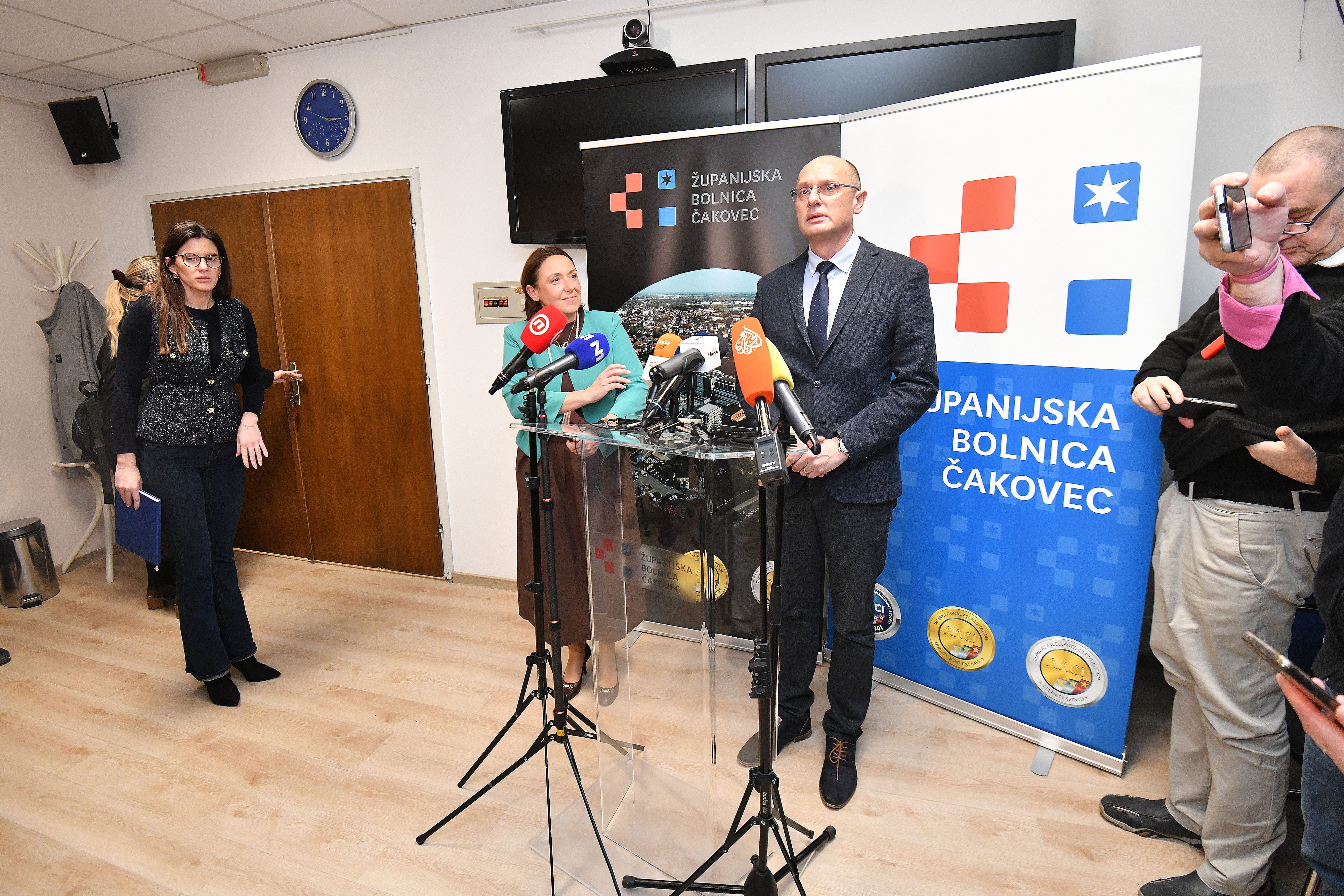 Čakovec: Konferencija za medije nakon sastanka ministrice Irene Hrstić s ravnateljem bolnice Nikolom Hrenom i kirurzima koji su dali otkaz