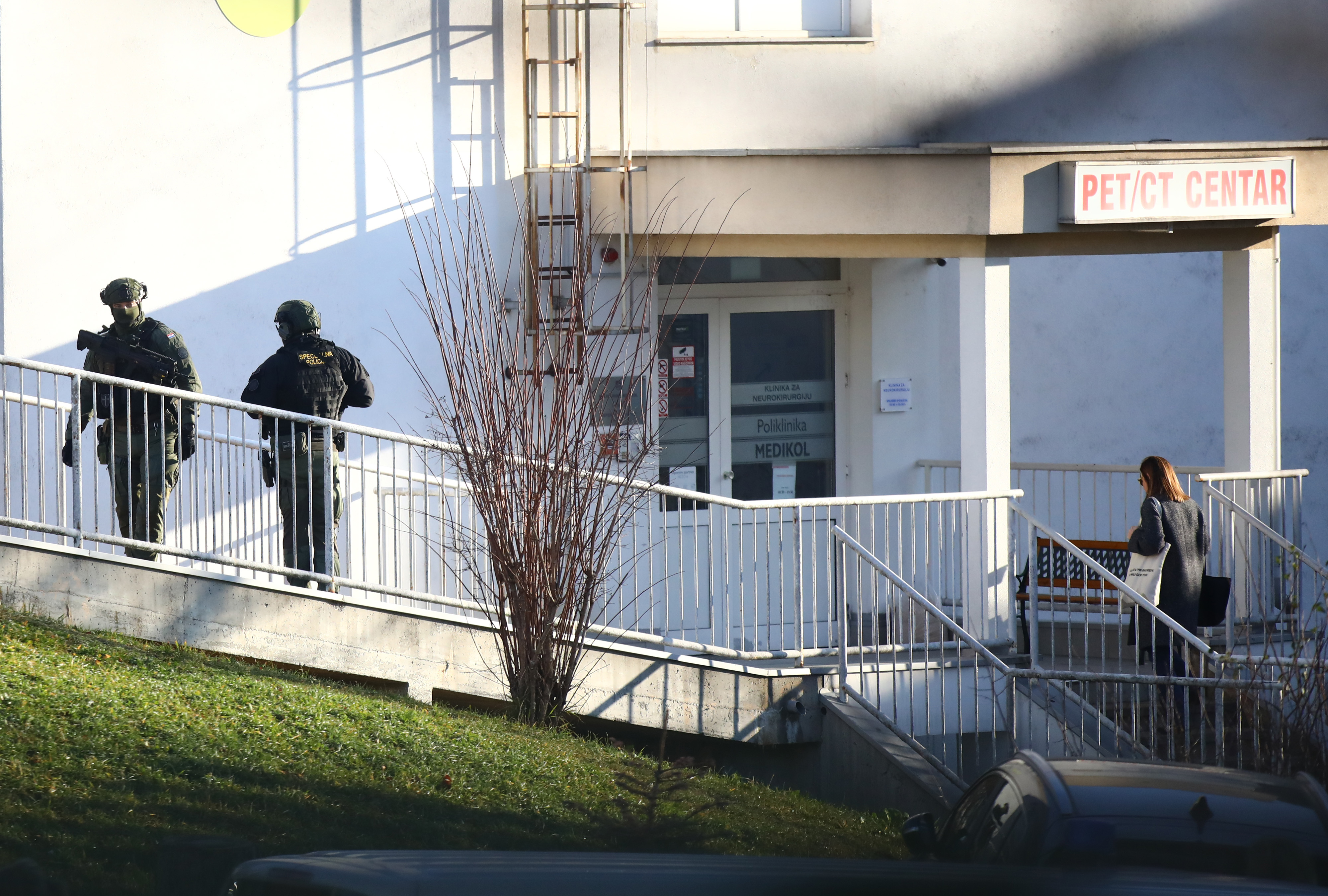 Zagreb: Policija s dugim cijevima ispred KBC Sestre milosrdnice