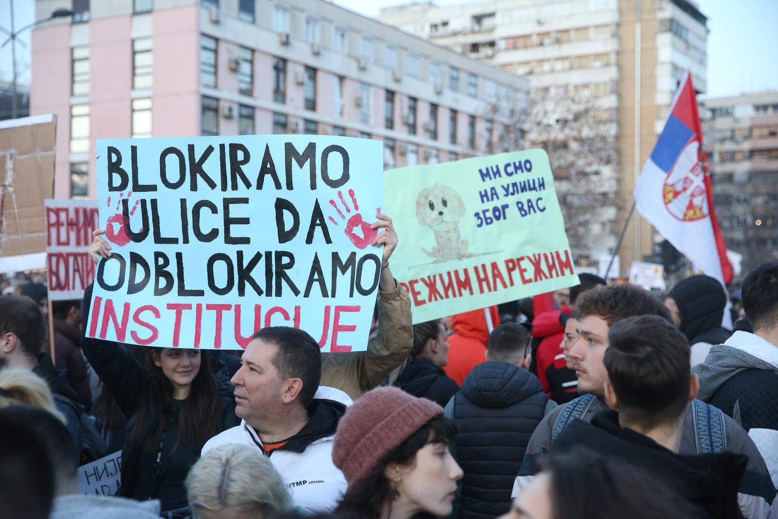 Novi Sad: Studenti i dalje blokiraju Most slobode