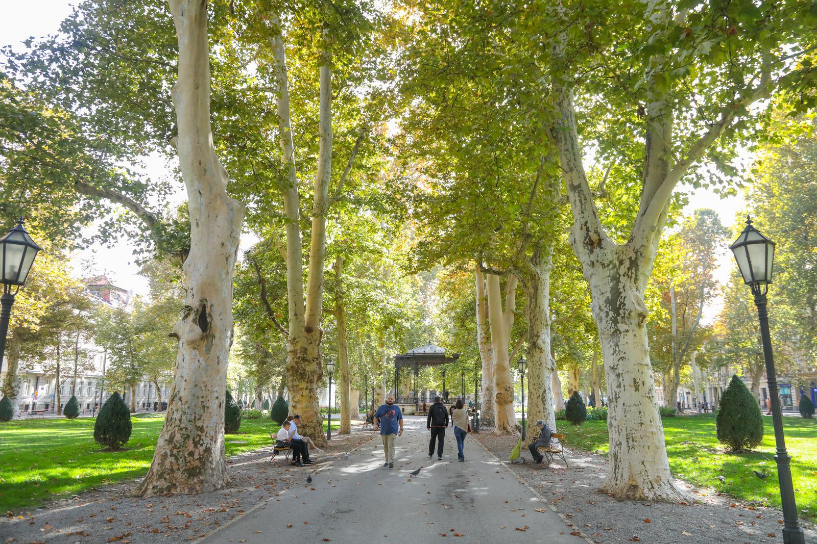 Građani uživaju u sunčanom danu u centru Zagreba