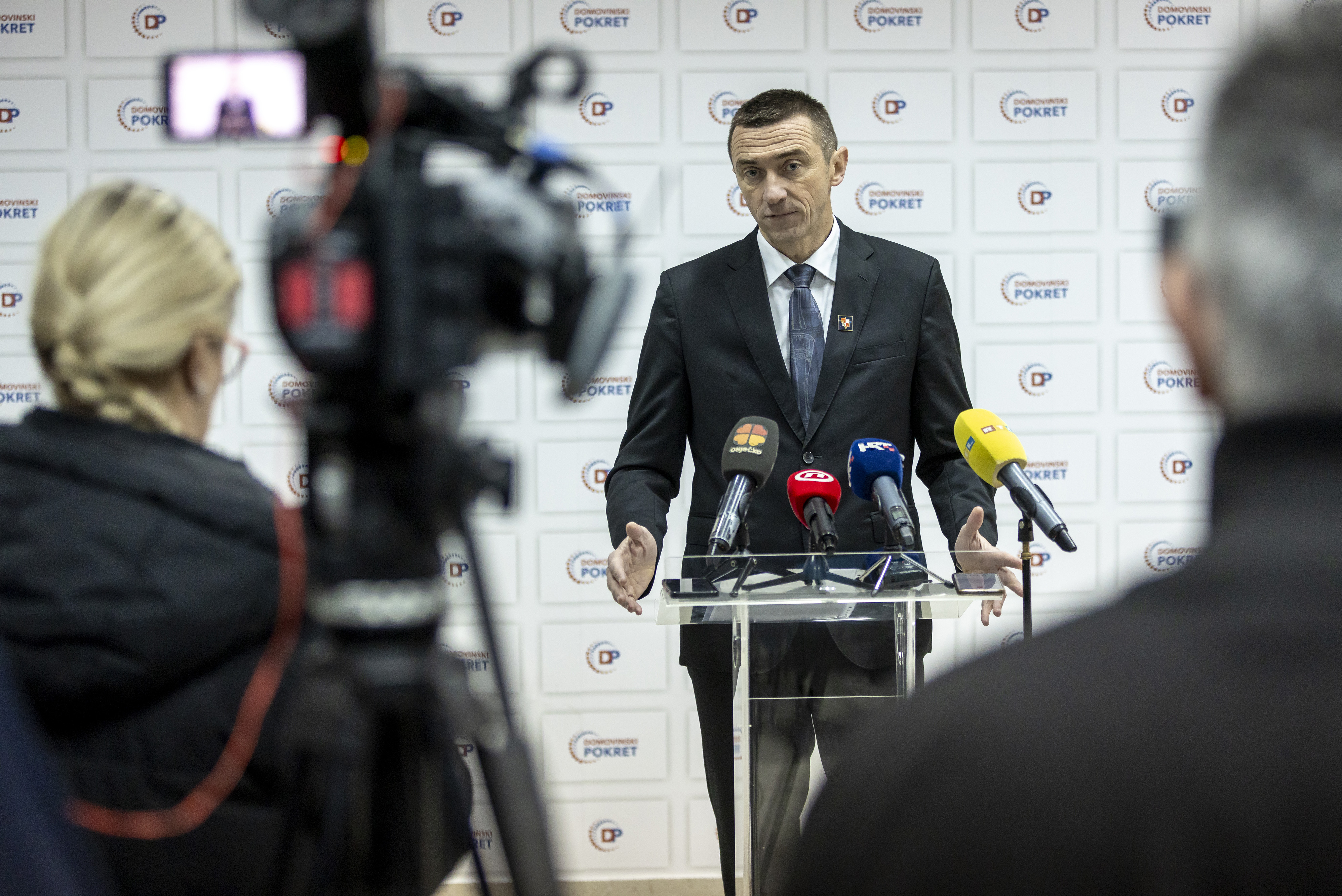 Vukovar: Konferencija za medije gradonačelnika Ivana Penave na temu smijenjenog ministra Josipa Dabre