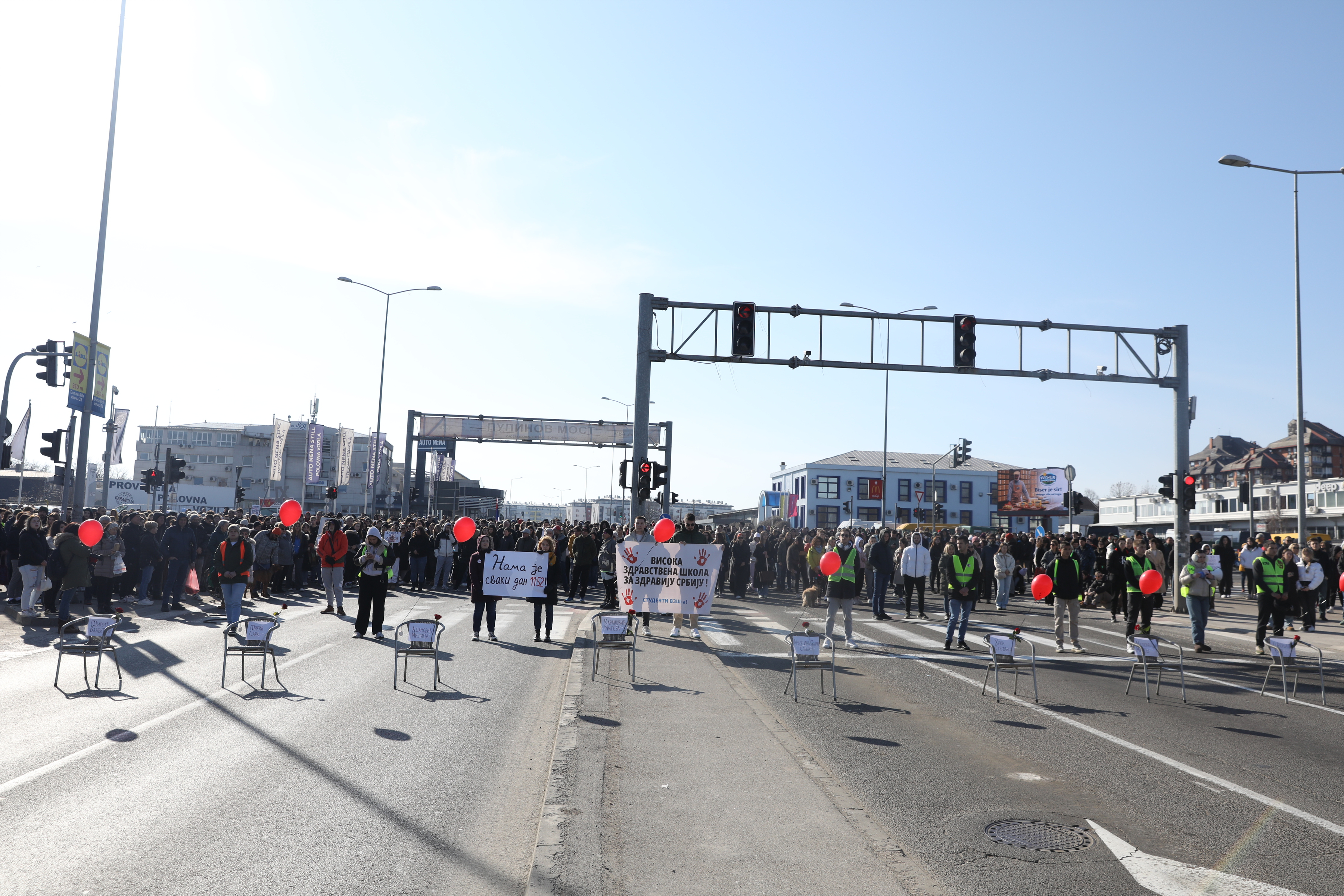 Diljem Srbije nastavljeni studentski prosvjedi, građani ih pozdravljali s prozora