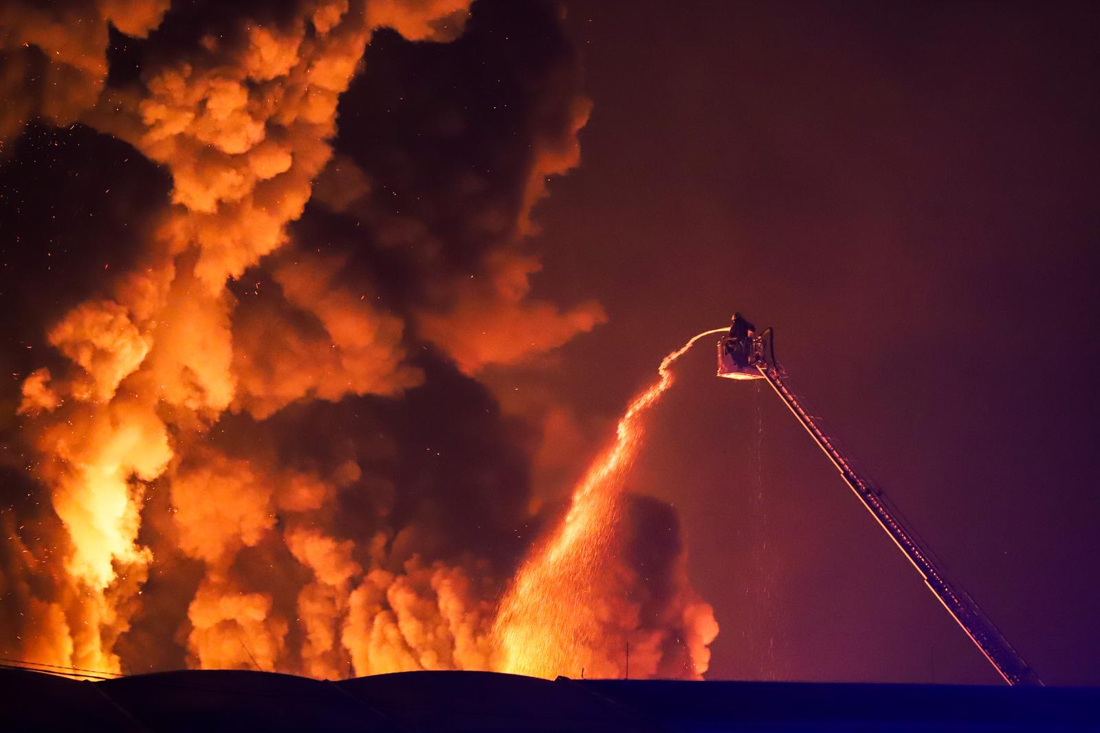 Veliki požar u pogonu za preradu plastike nedaleko Maribora