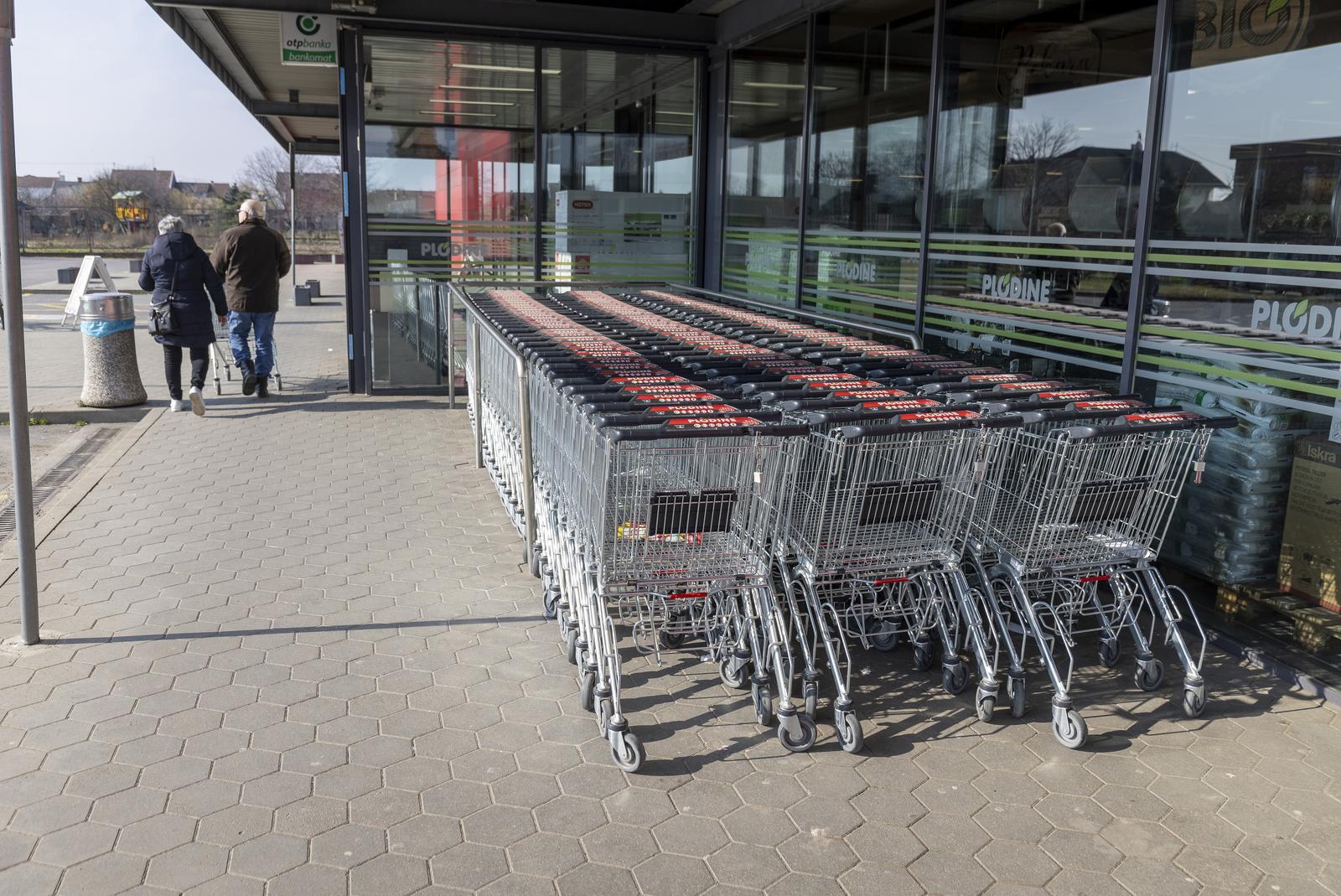 Trgovački centri na području Osijeka tijekom trećeg općeg bojkota trgovina u Hrvatskoj