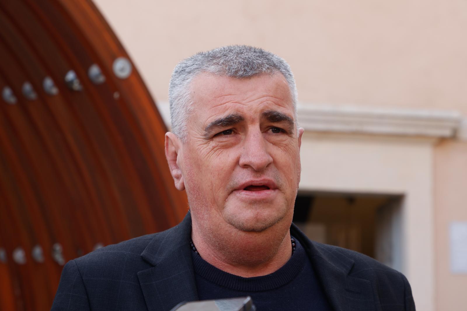 Sinj: Miro Bulj dodjelio stipendije studentima i održao konferenciju za medije