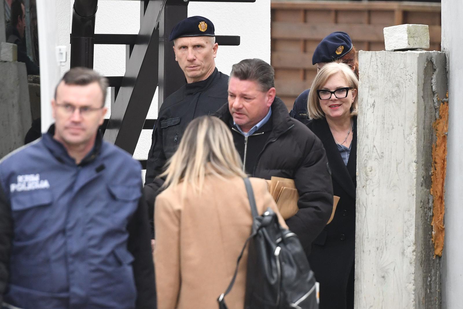 Varaždin: Nakon pretresa kuće policija odvodi Barbaru Antolić Vuporu