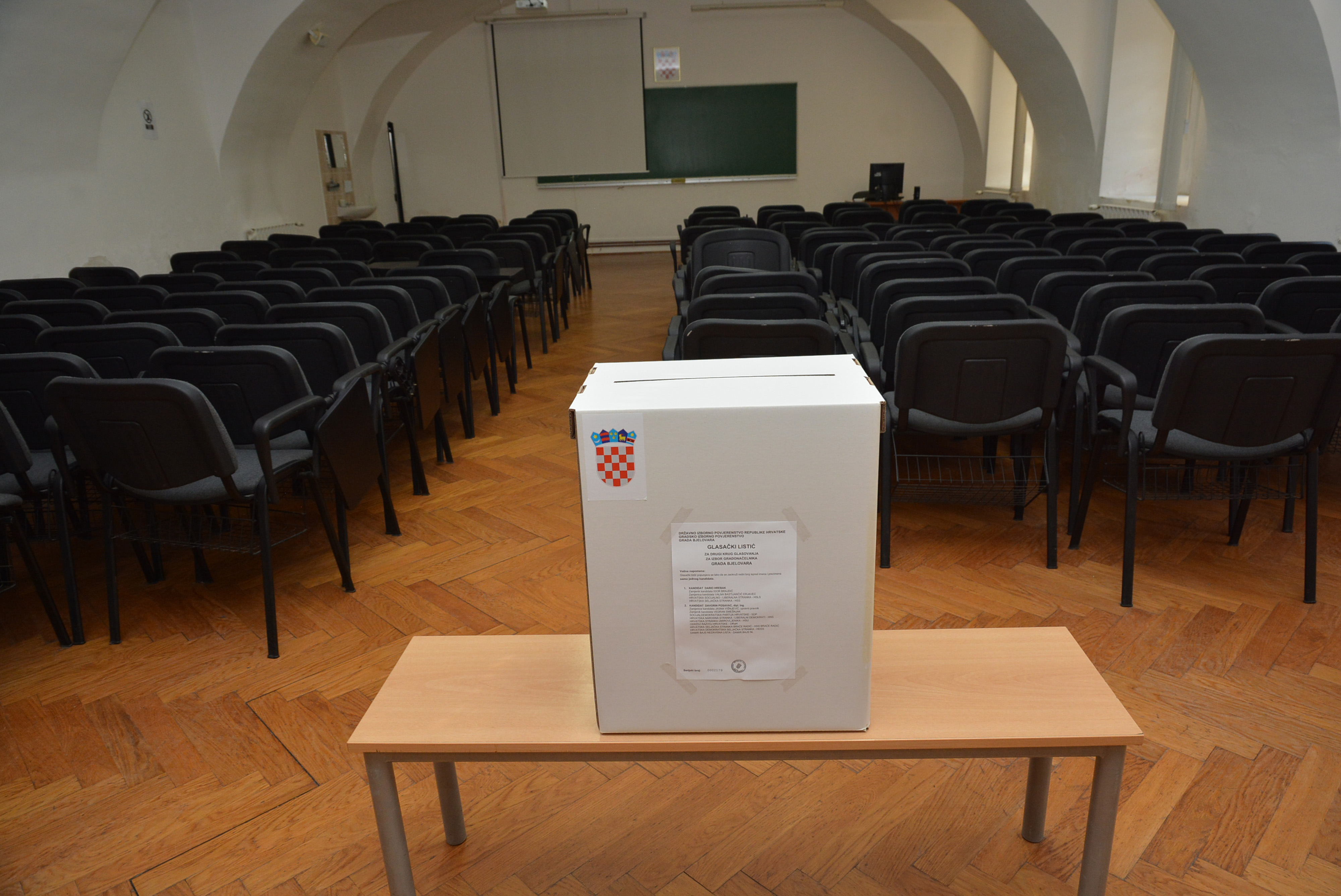 Bjelovar: Kandidat za gradona?elnika Dario Hrebak glasovao u 2. krugu izbora