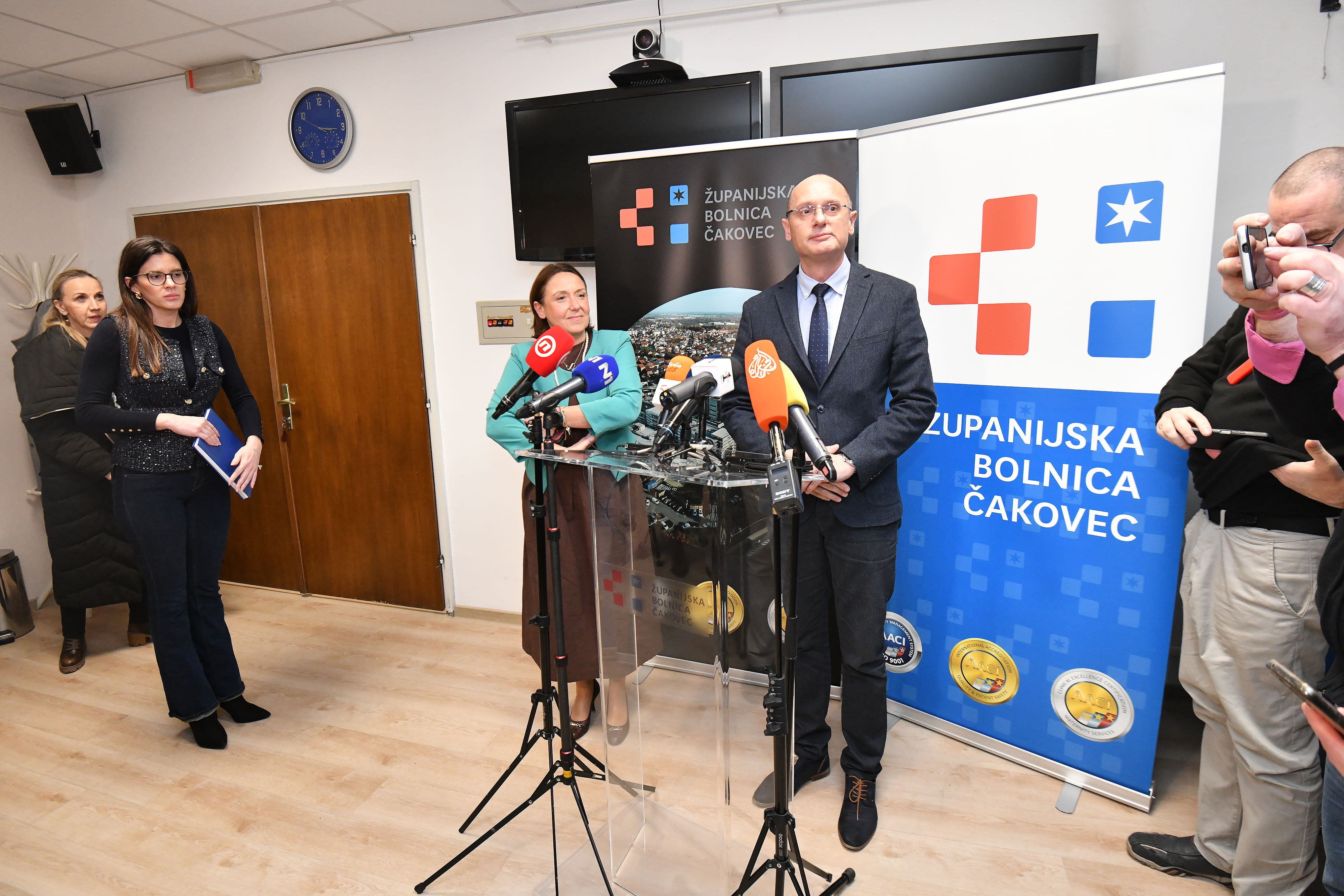 Čakovec: Konferencija za medije nakon sastanka ministrice Irene Hrstić s ravnateljem bolnice Nikolom Hrenom i kirurzima koji su dali otkaz